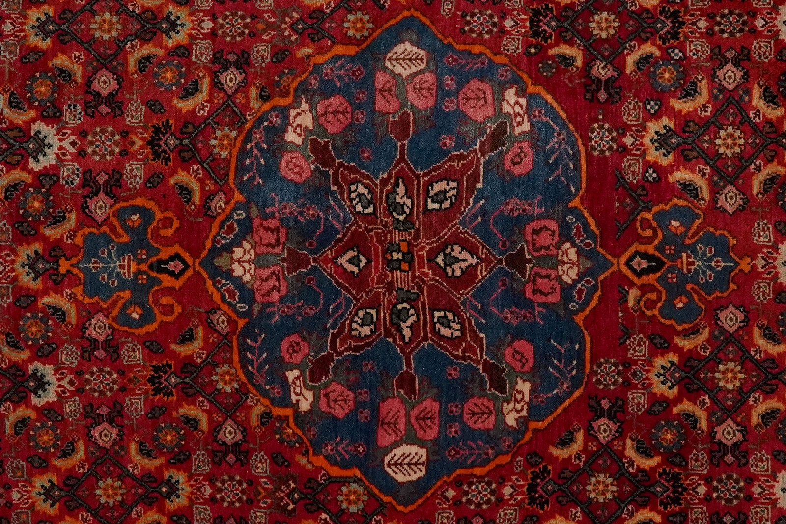 Bidjar — Hand-knotted, 134x203 cm, Red, 100% Virgin Wool | View 4