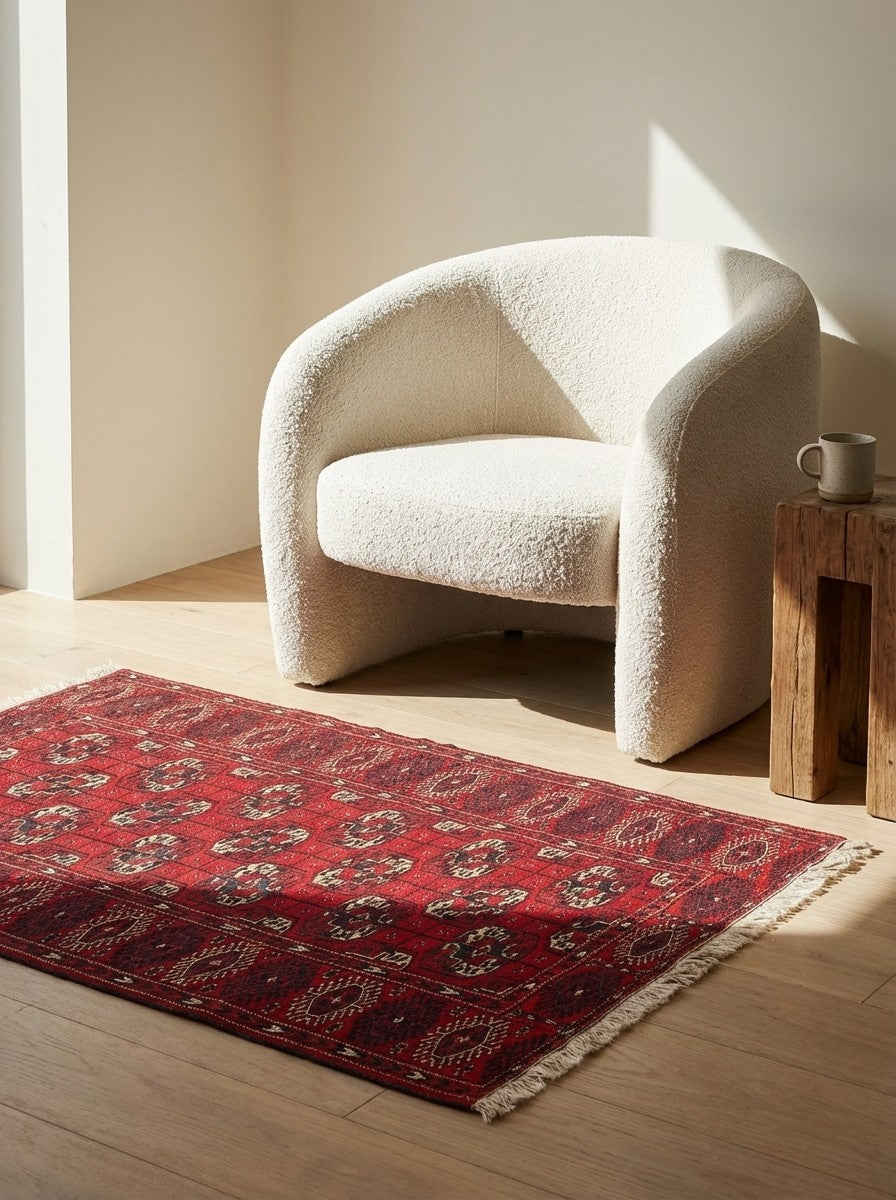 Buchara — Hand-knotted, 120x157 cm, Red, 100% Virgin Wool | Detail view