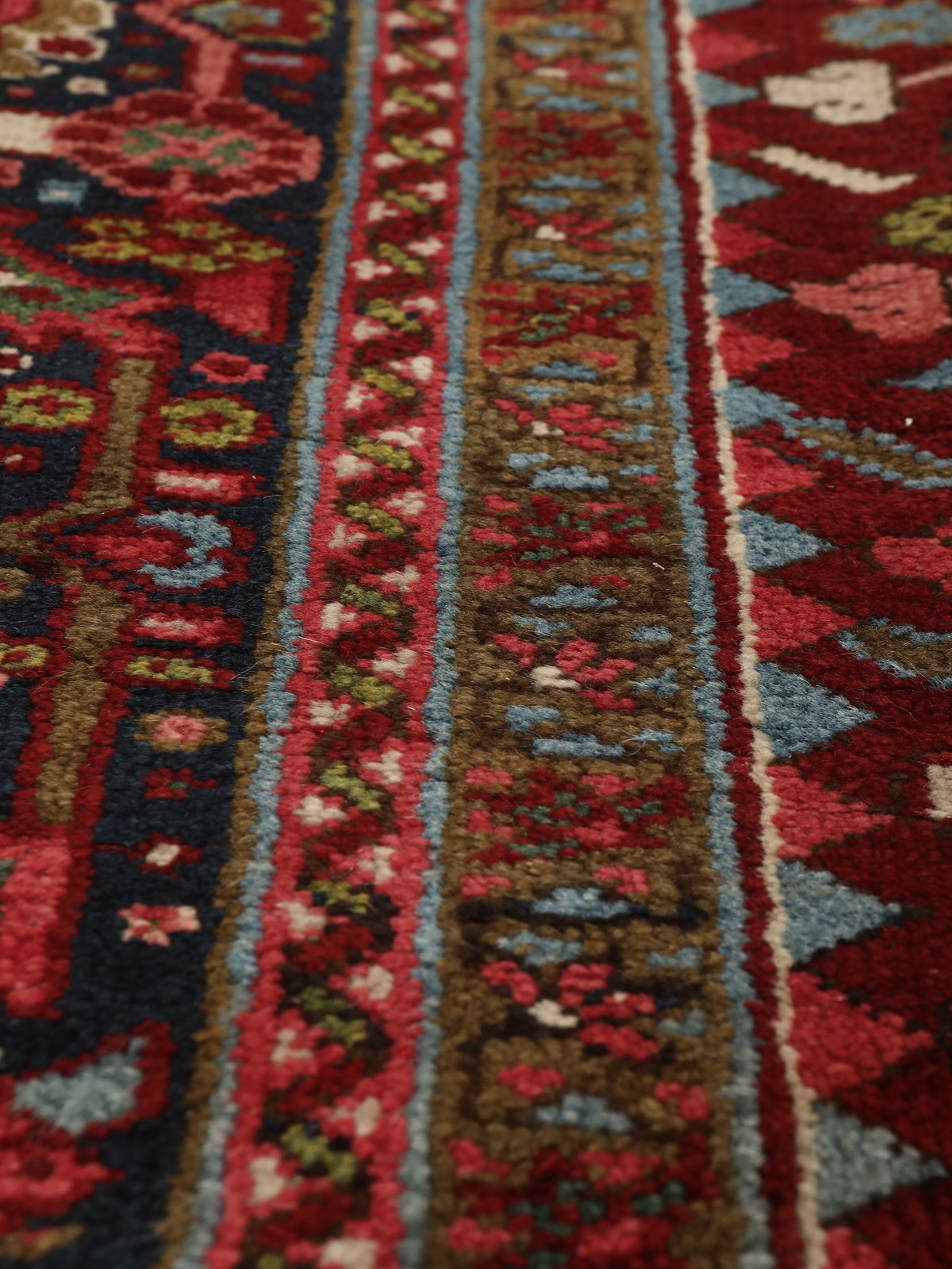 Heriz — Hand-knotted, 358x438 cm, 100% Virgin Wool | View 9