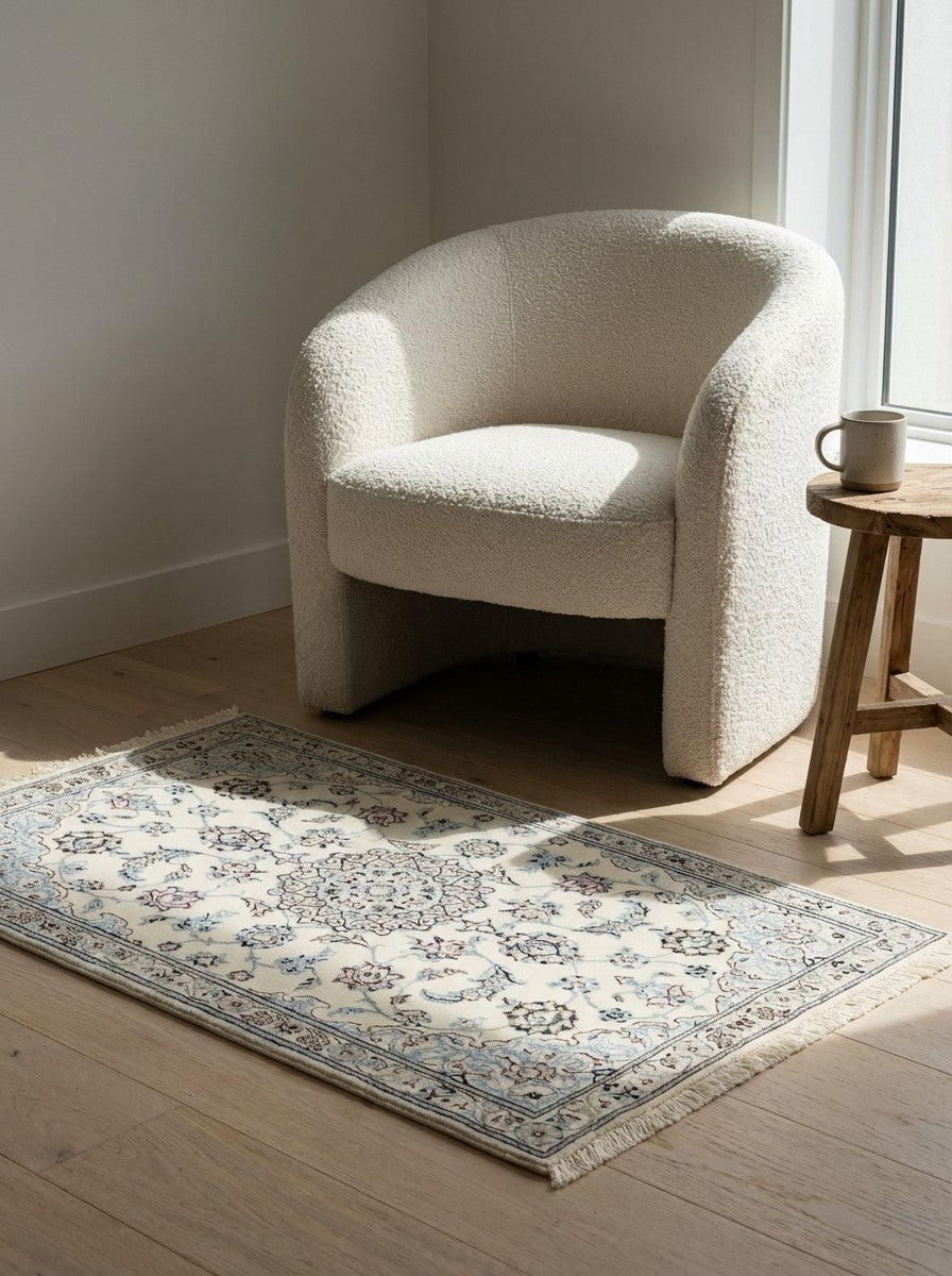 Nain 6La — Hand-knotted, 61x98 cm, Beige, 100% Virgin Wool | Detail view