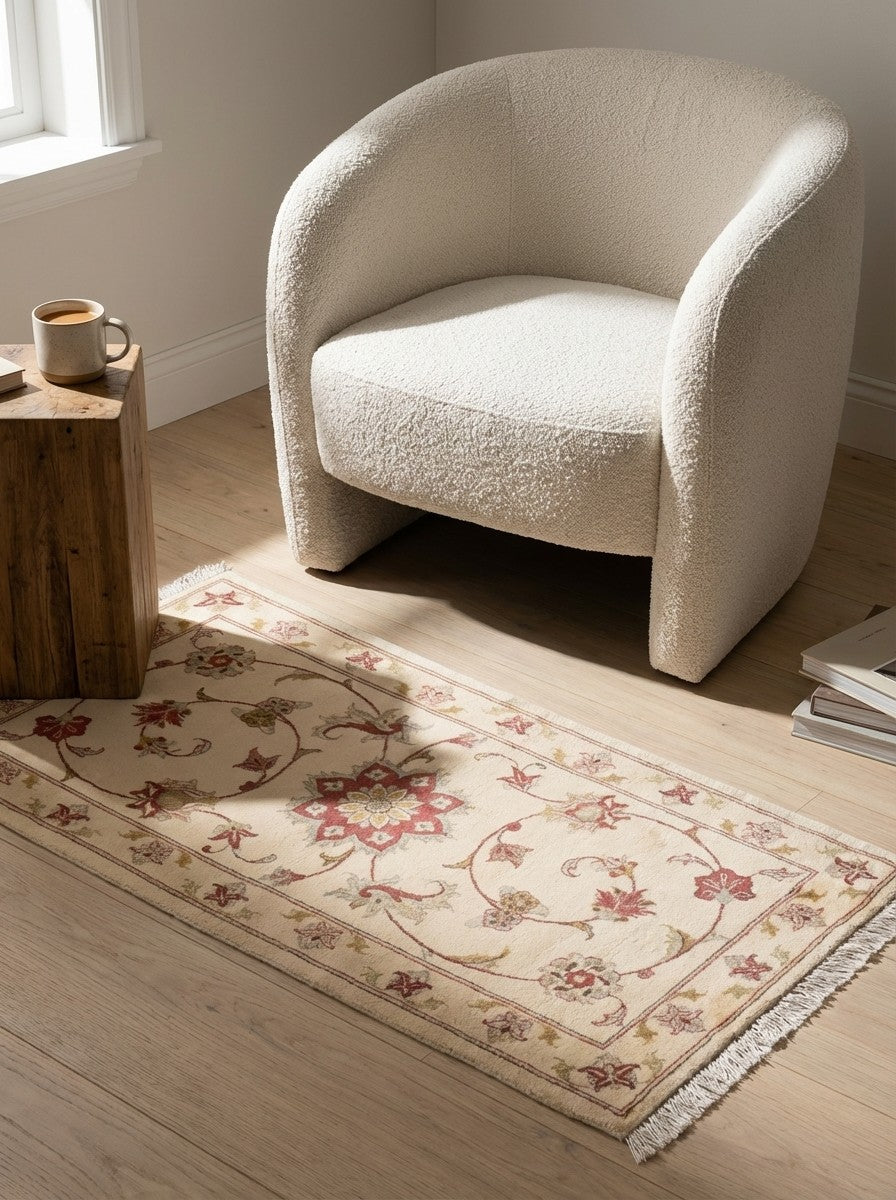 Sarough — Hand-knotted, 78x144 cm, Beige, 100% Virgin Wool | Detail view