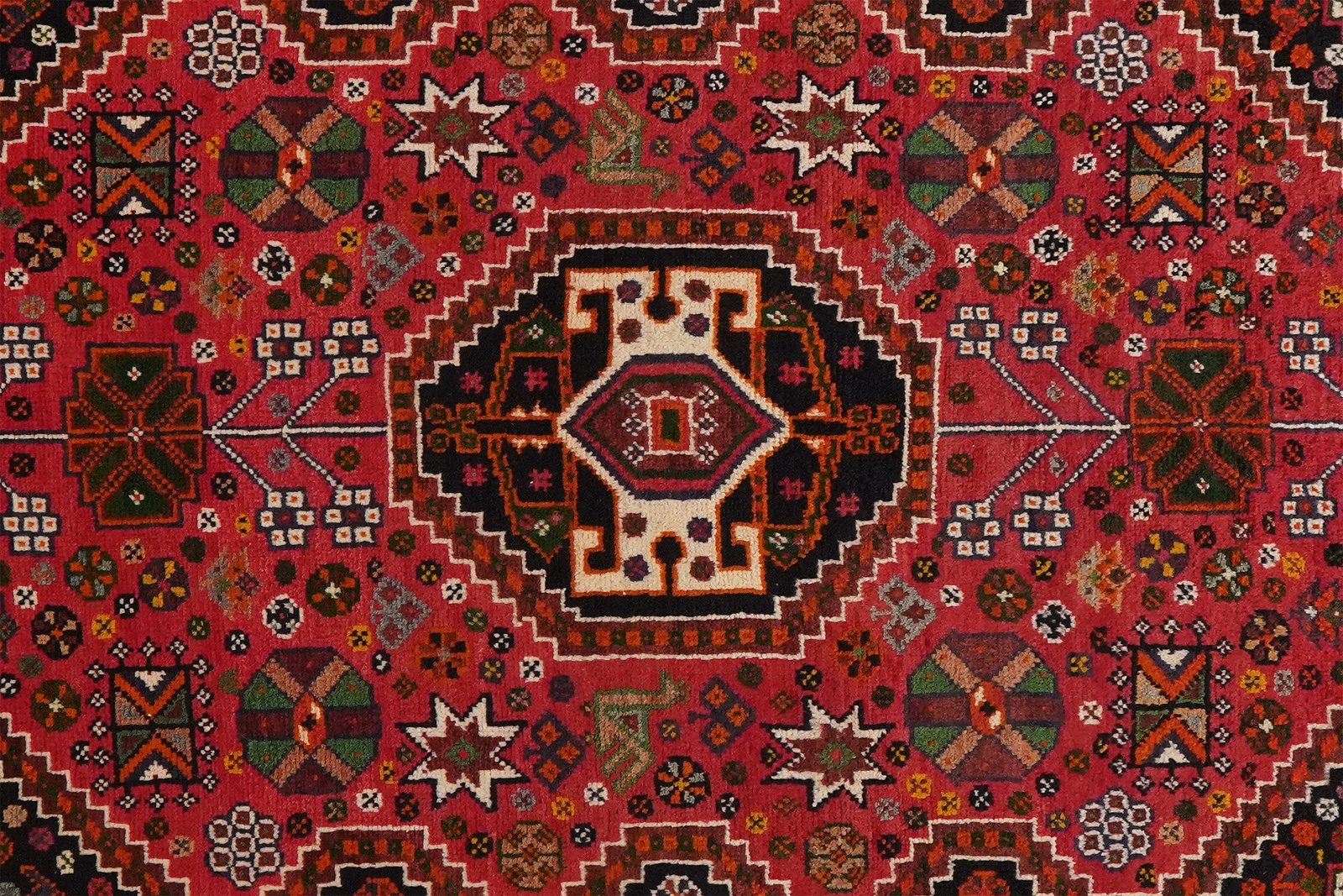 Gashgai — Hand-knotted, 106x149 cm, Red, 100% Virgin Wool | View 4
