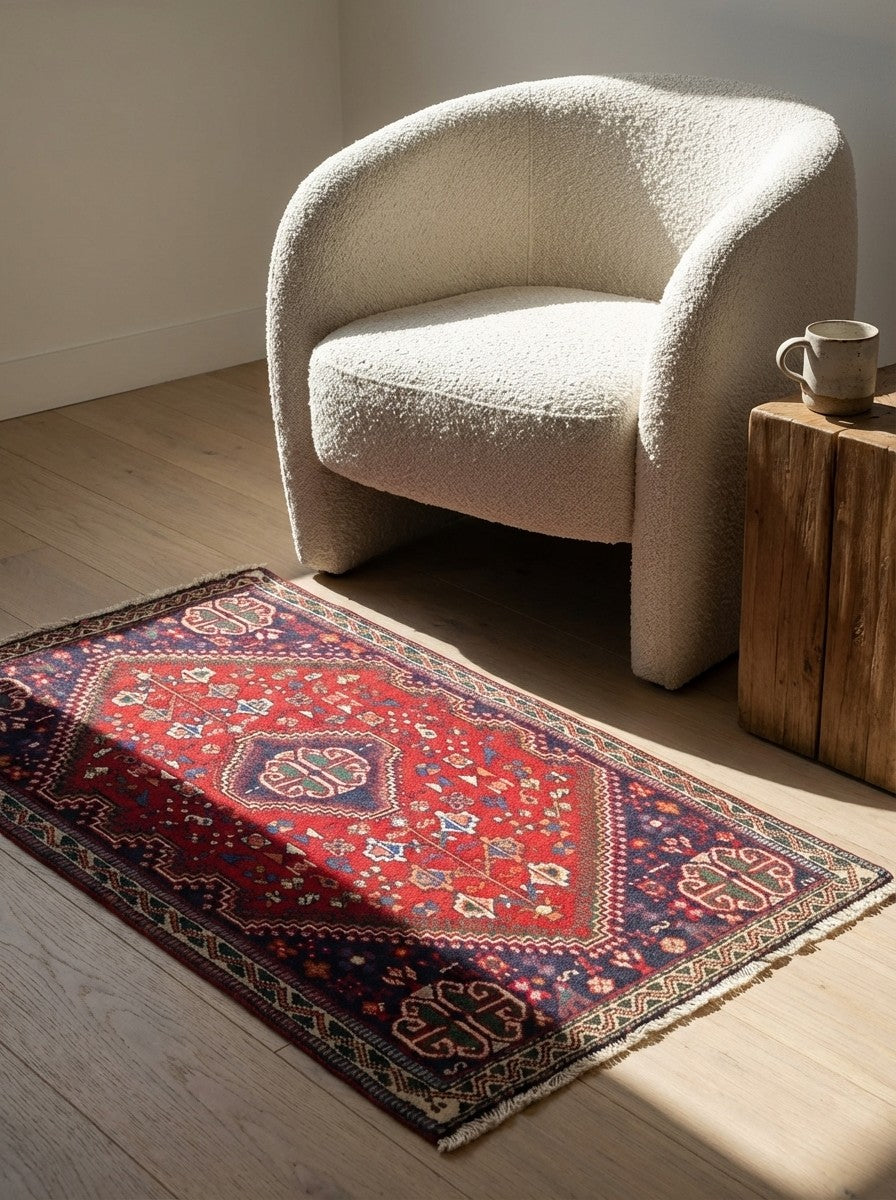 Abadeh — Hand-knotted, 58x103 cm, Red, 100% Virgin Wool | Detail view