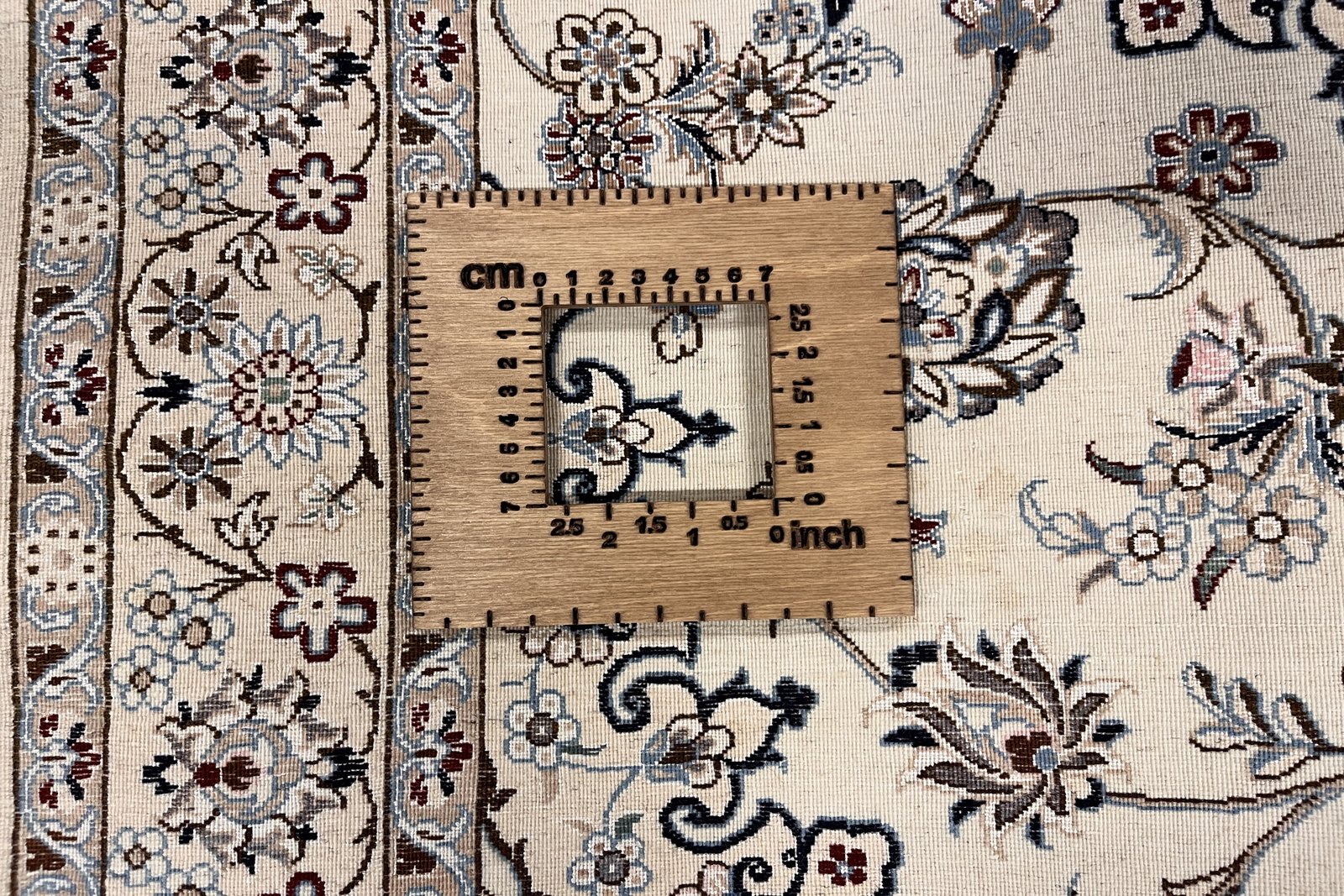 Nain 6La — Hand-knotted, 98x146 cm, Beige, 100% Virgin Wool | View 11