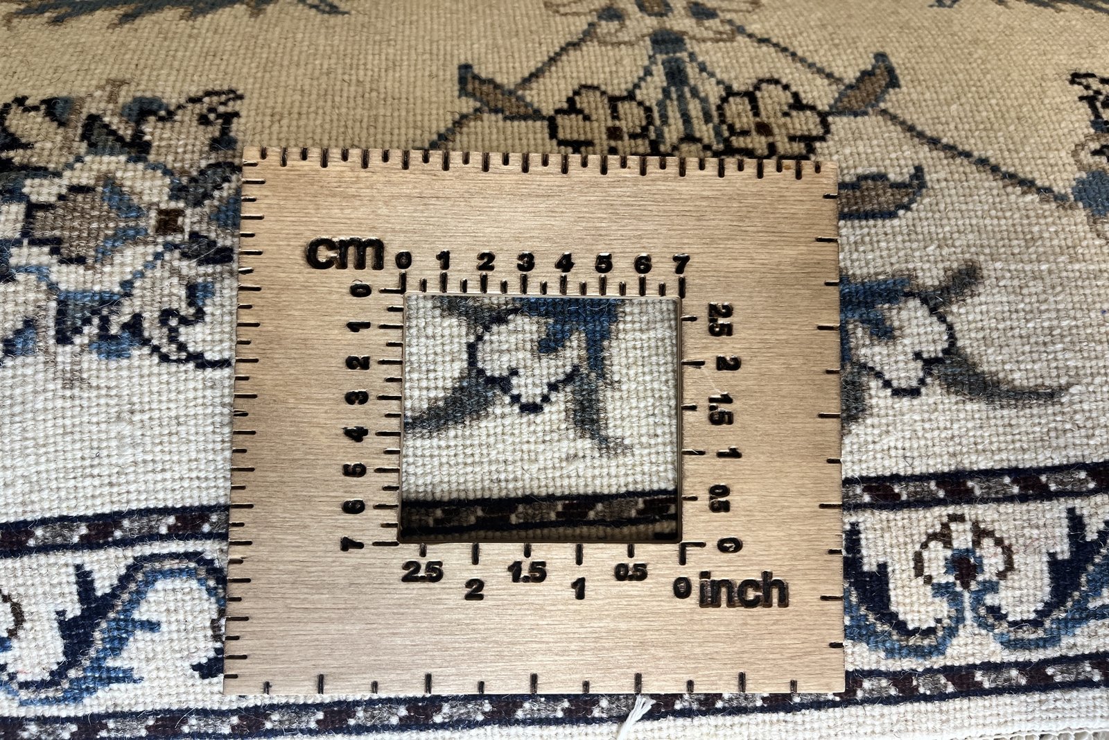 Nain 12La — Hand-knotted, 90x139 cm, Beige, 100% Virgin Wool | View 11