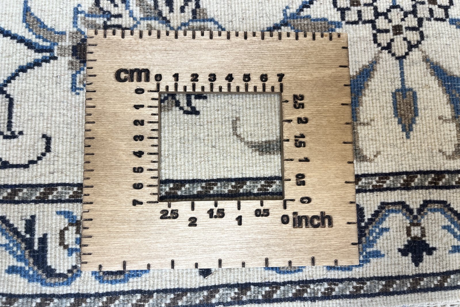 Nain 12La — Hand-knotted, 90x140 cm, Beige, 100% Virgin Wool | View 11