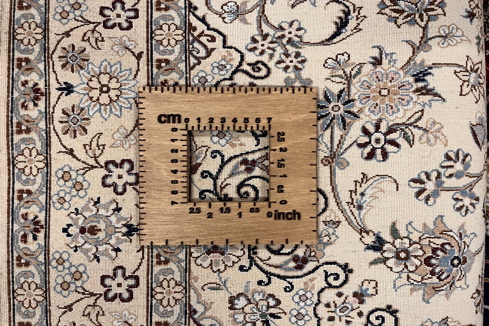 Nain 6La — Hand-knotted, 100x152 cm, Beige, 100% Virgin Wool | View 11