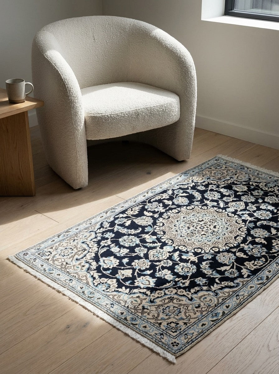 Nain 9La — Hand-knotted, 88x132 cm, Blue, 100% Virgin Wool | Detail view
