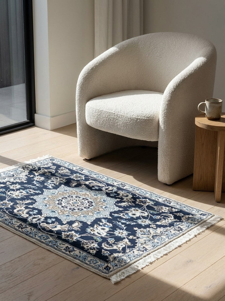 Nain 9La — Hand-knotted, 78x119 cm, Blue, 100% Virgin Wool | Detail view
