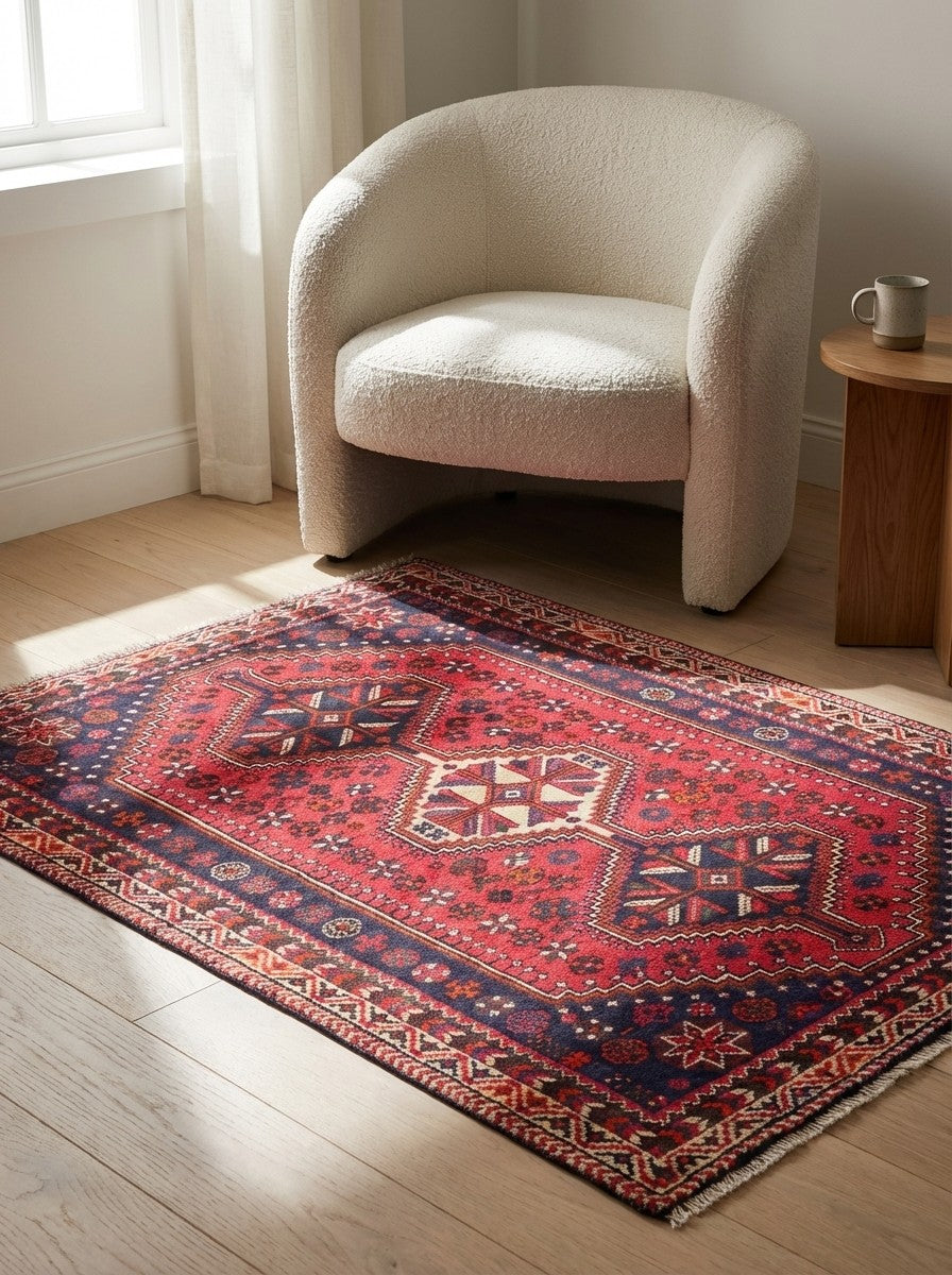 Gashgai — Hand-knotted, 115x159 cm, Red, 100% Virgin Wool | Detail view