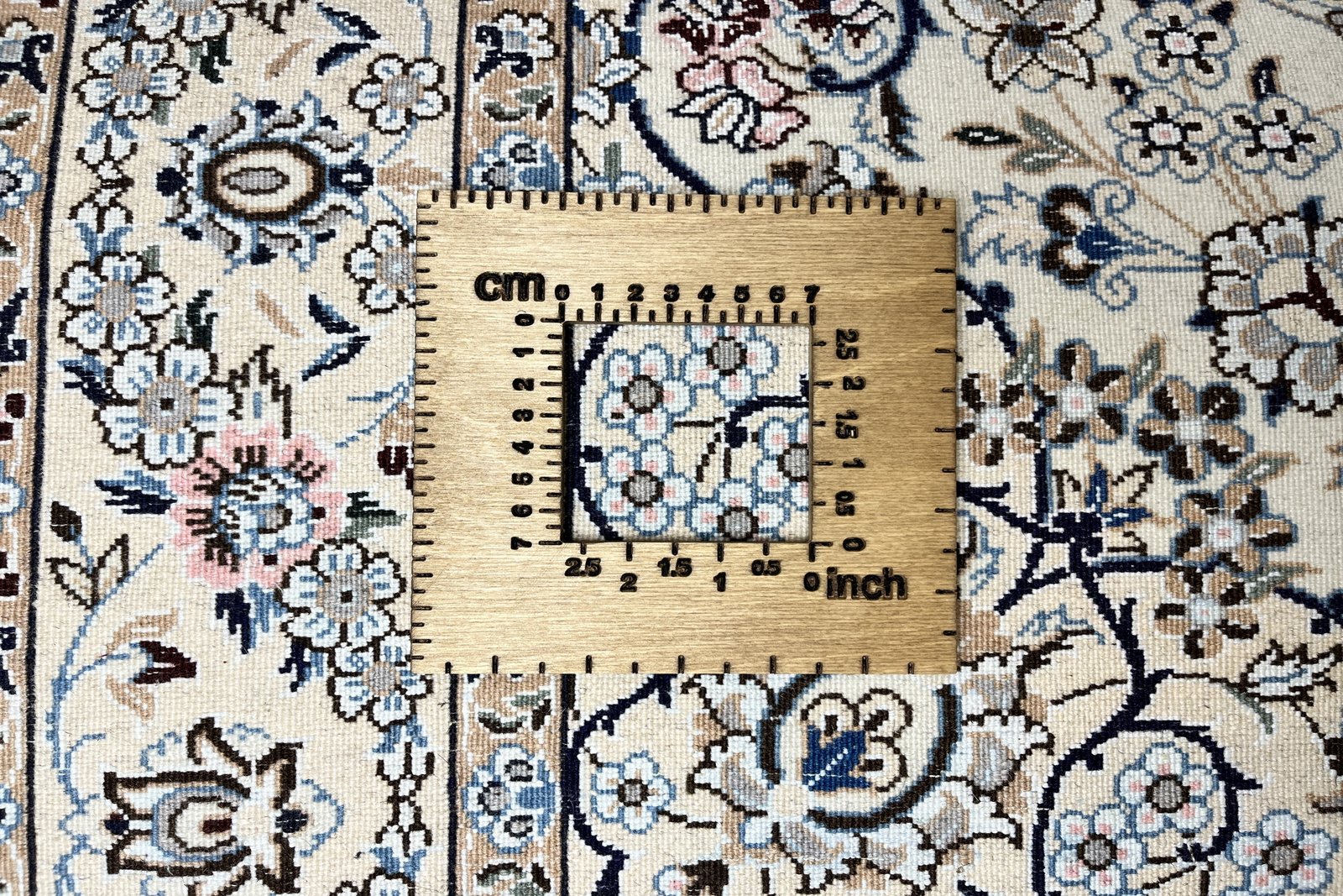Nain 9La — Hand-knotted, 129x205 cm, Beige, 100% Virgin Wool | View 11