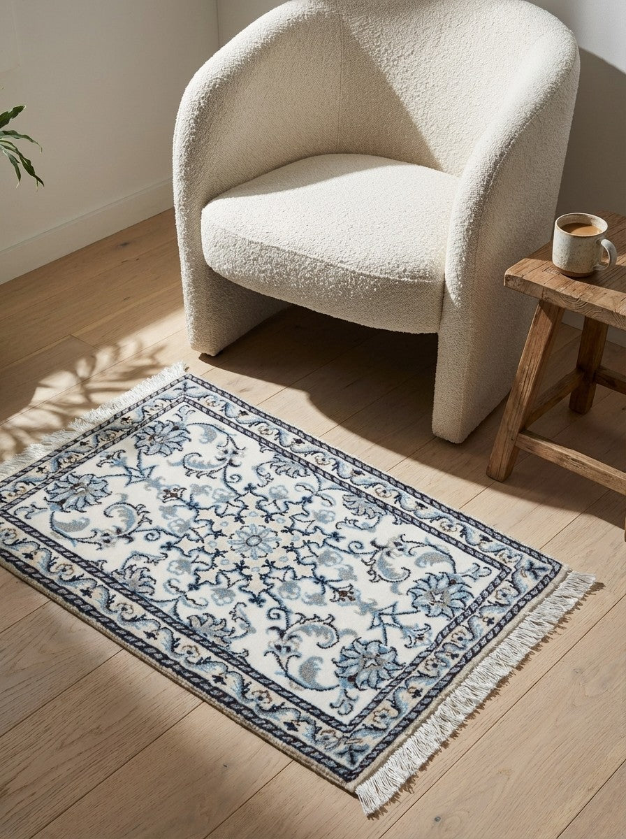 Nain 12La — Hand-knotted, 58x87 cm, Beige, 100% Virgin Wool | Detail view