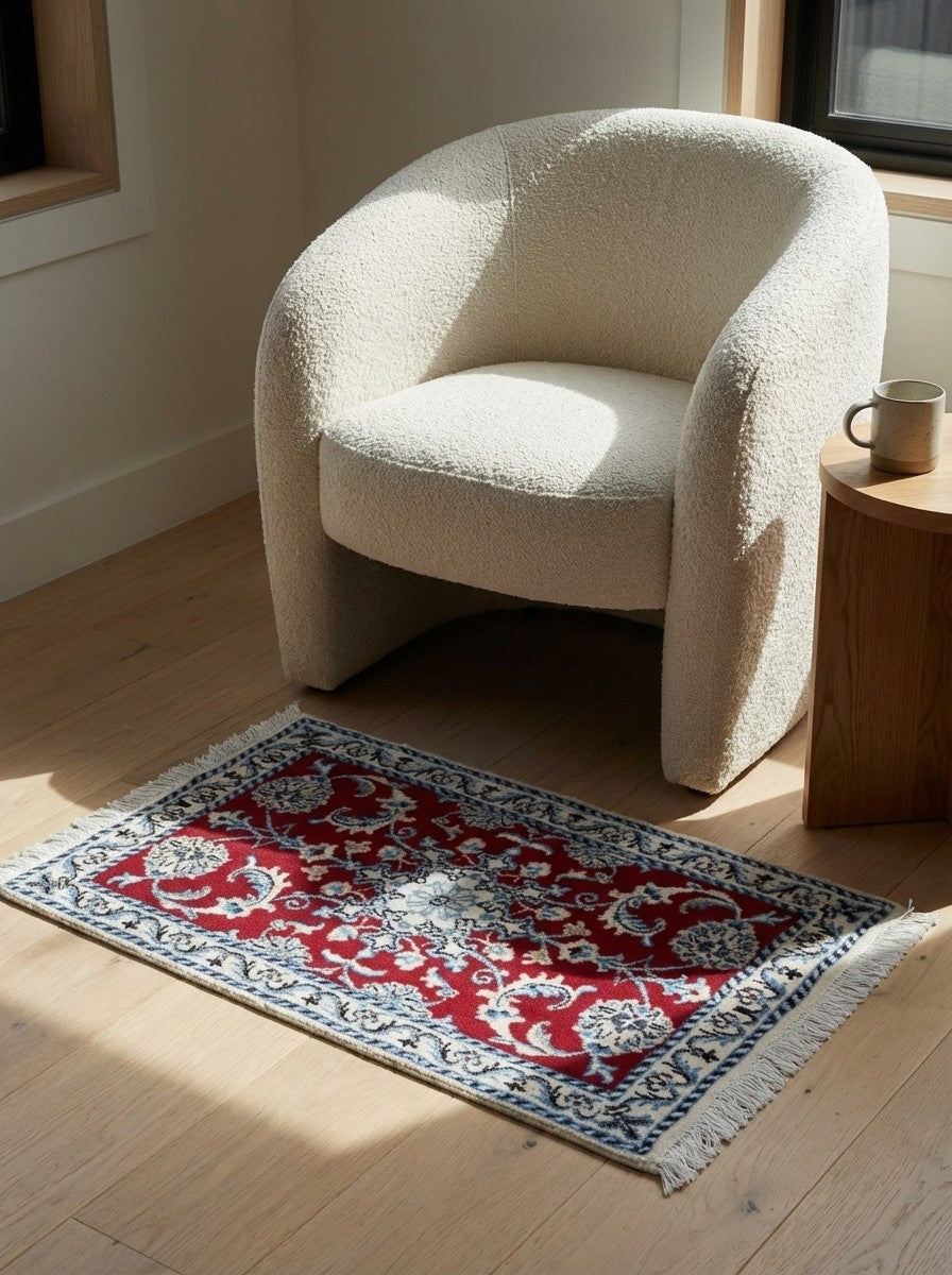 Nain 12La — Hand-knotted, 60x93 cm, Red, 100% Virgin Wool | Detail view