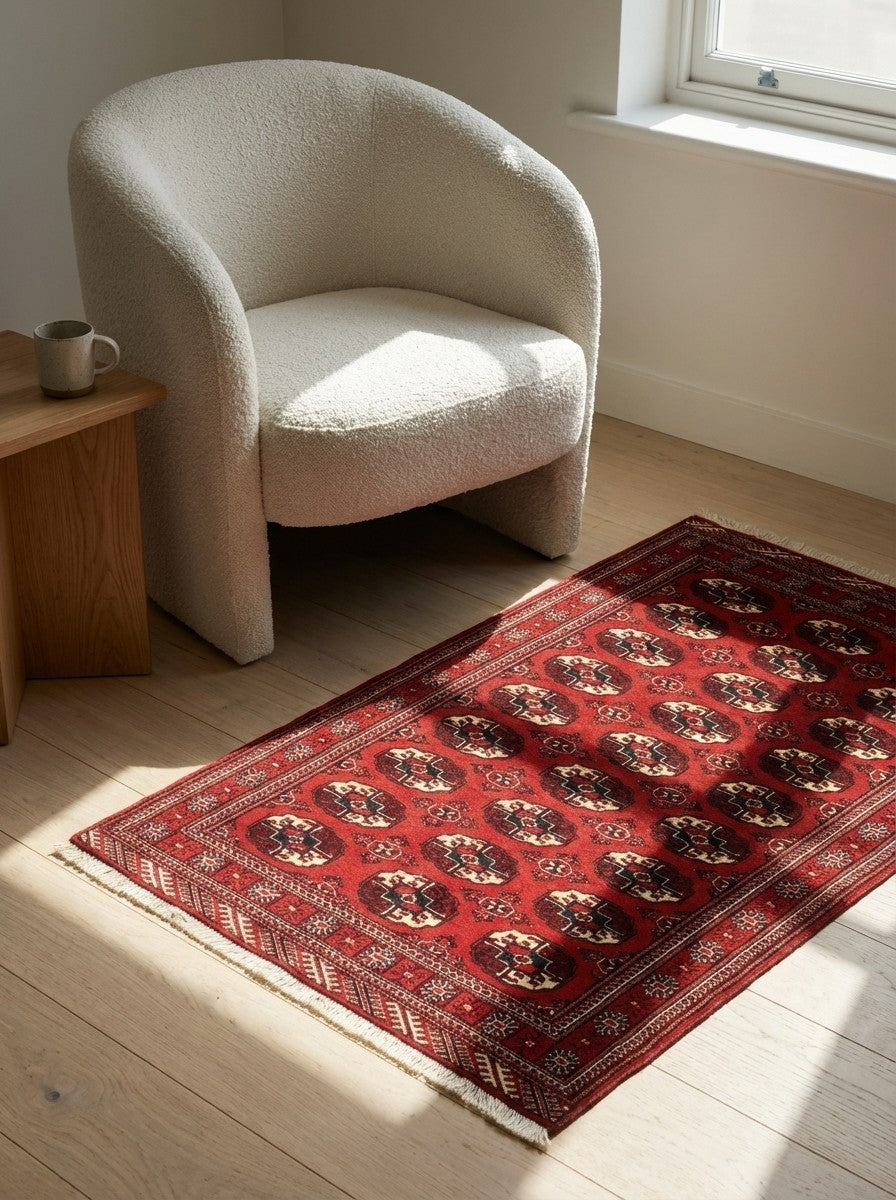 Turkman — Hand-knotted, 107x178 cm, Red, 100% Virgin Wool | Detail view