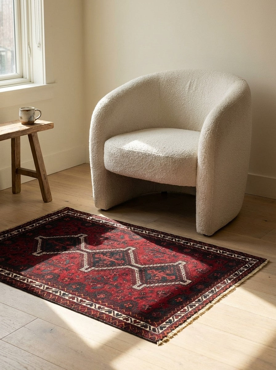 Gashgai — Hand-knotted, 113x155 cm, Red, 100% Virgin Wool | Detail view