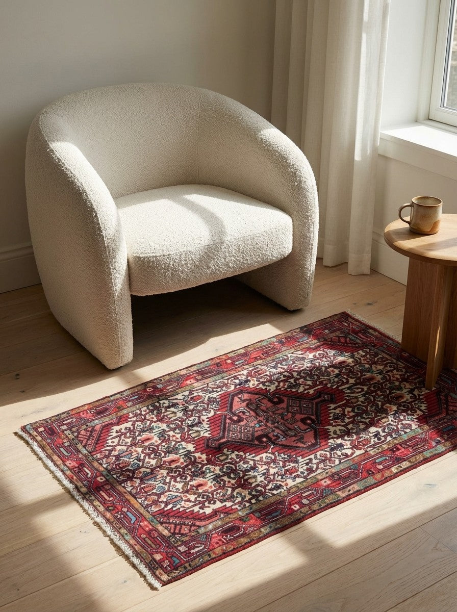 Assadabad — Hand-knotted, 77x116 cm, Multicolor, 100% Virgin Wool | Detail view