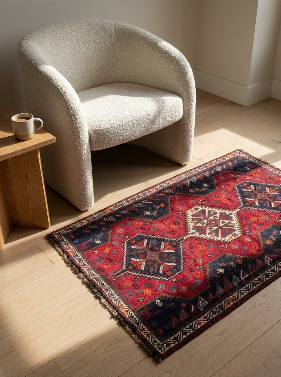 Gashgai — Hand-knotted, 114x164 cm, Red, 100% Virgin Wool | Detail view