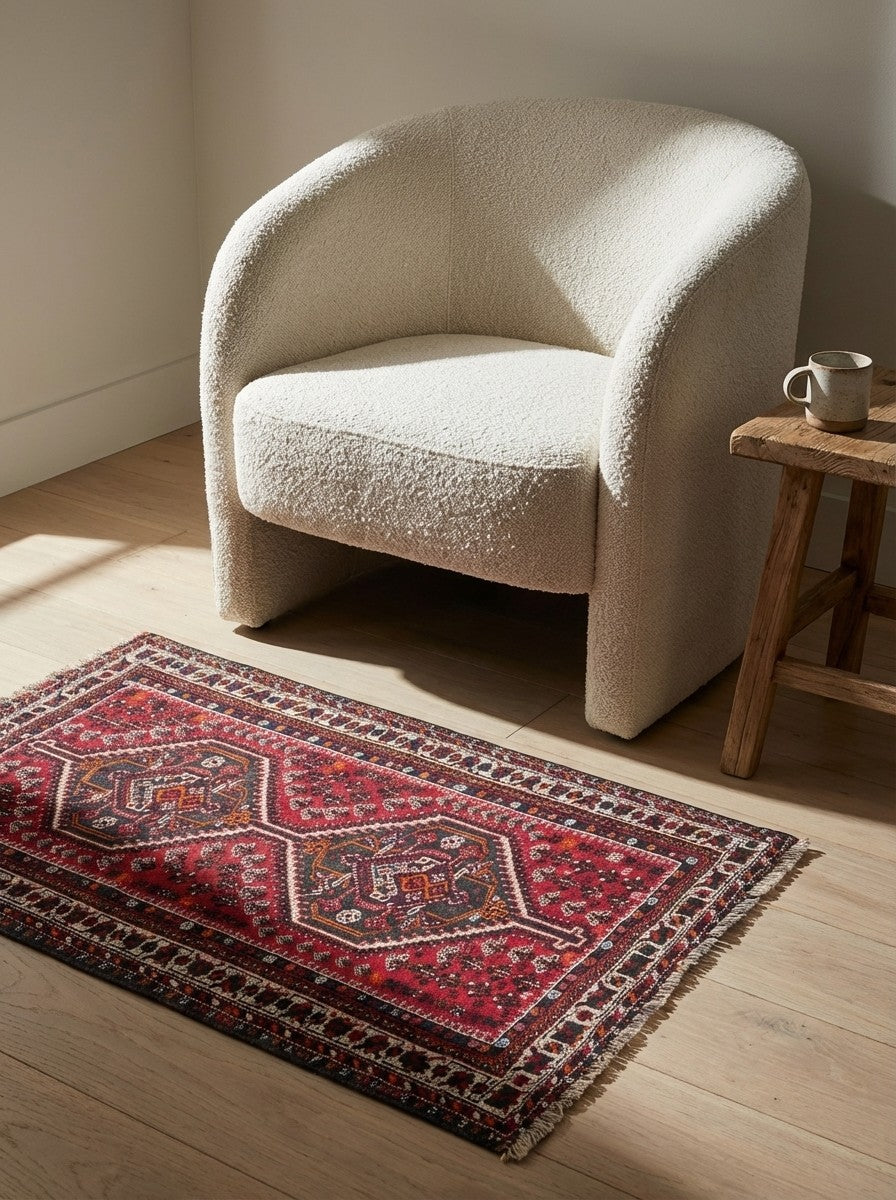 Shiraz — Hand-knotted, 106x157 cm, Red, 100% Virgin Wool | Detail view