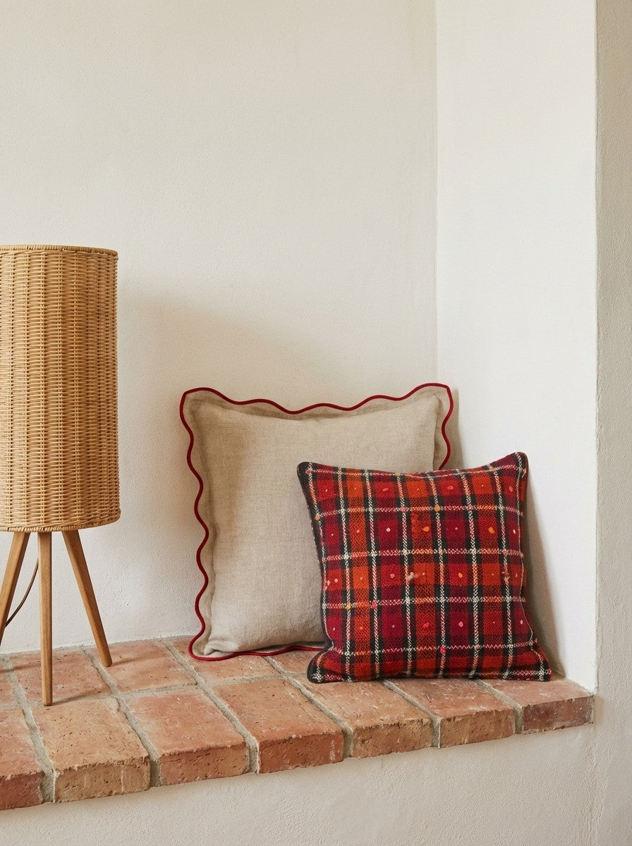 Kelim Kissen — Handmade, 45x45 cm, Beige, 100% Virgin Wool | Back view