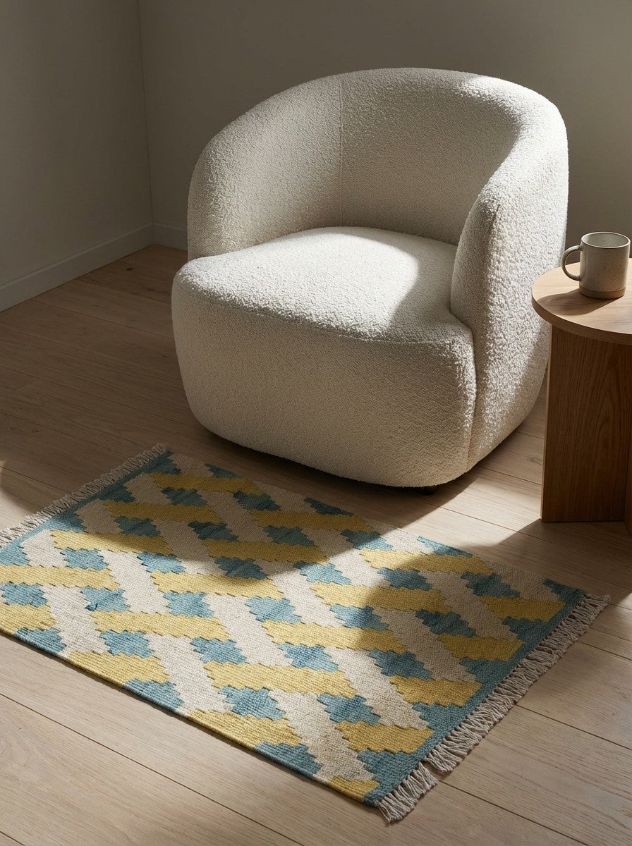 Kelim Gashgai — Handmade, 43x61 cm, Beige, 100% Virgin Wool | Detail view