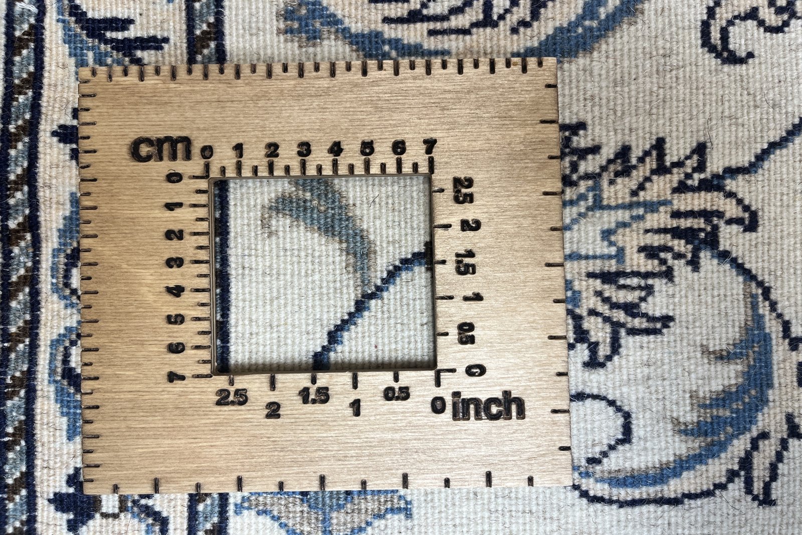 Nain 12La — Hand-knotted, 68x133 cm, Beige, 100% Virgin Wool | View 11