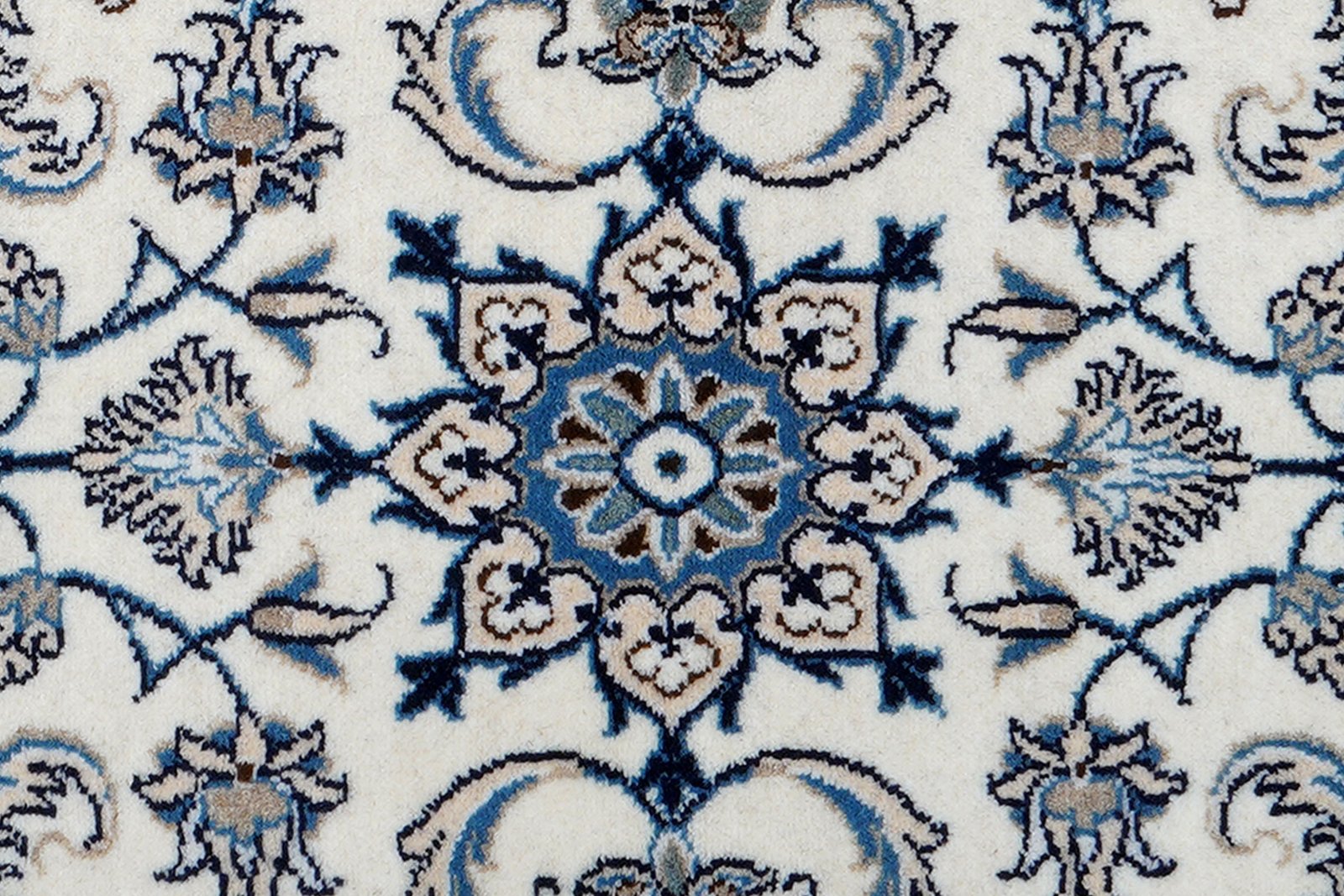 Nain 12La — Hand-knotted, 68x133 cm, Beige, 100% Virgin Wool | View 6