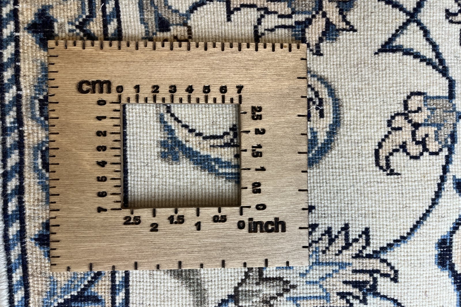 Nain 12La — Hand-knotted, 68x138 cm, Beige, 100% Virgin Wool | View 11