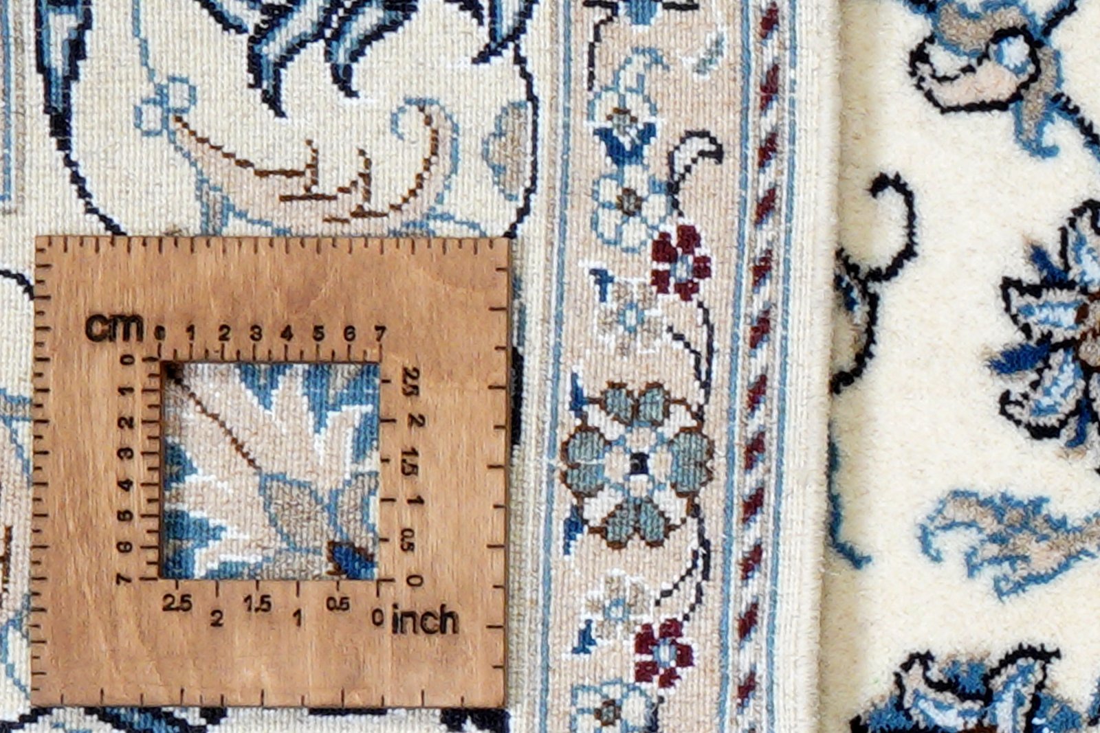Nain 12La — Hand-knotted, 196x296 cm, Beige, 100% Virgin Wool | View 8
