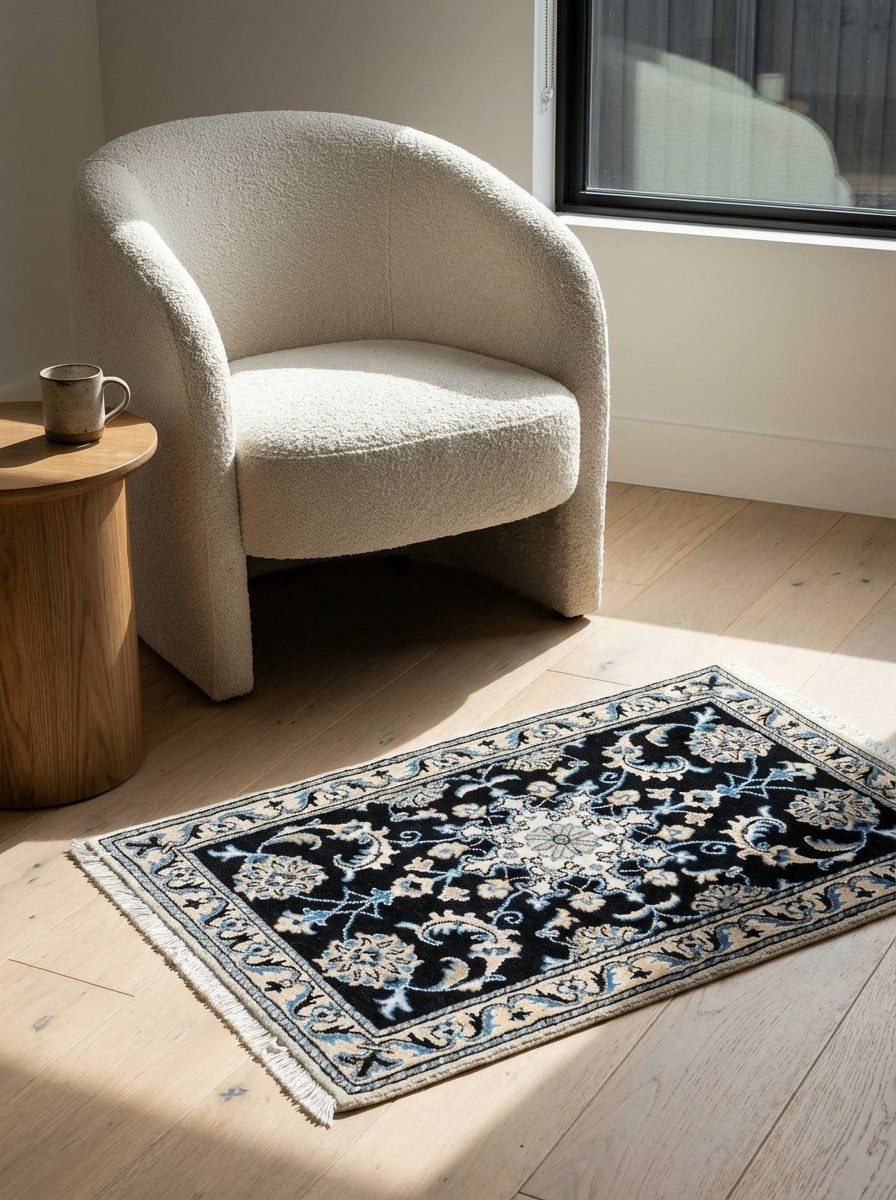 Nain 12La — Hand-knotted, 58x87 cm, Blue, 100% Virgin Wool | Detail view