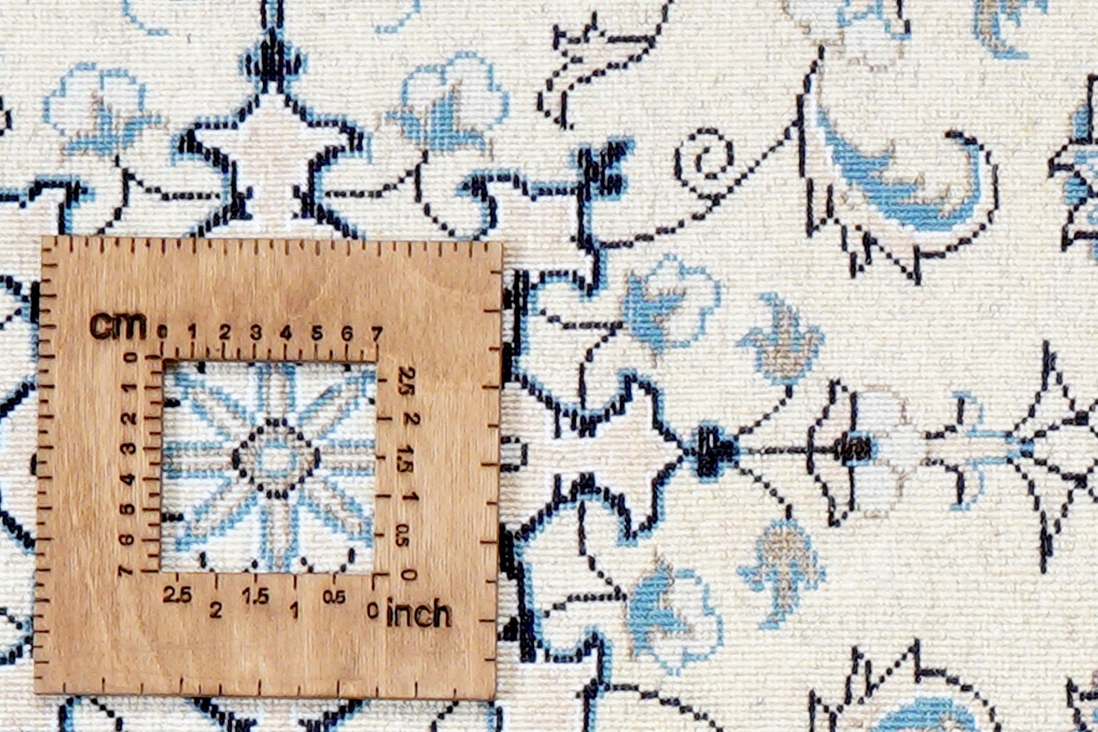 Nain 12La — Hand-knotted, 57x85 cm, Multicolor, 100% Virgin Wool | View 8