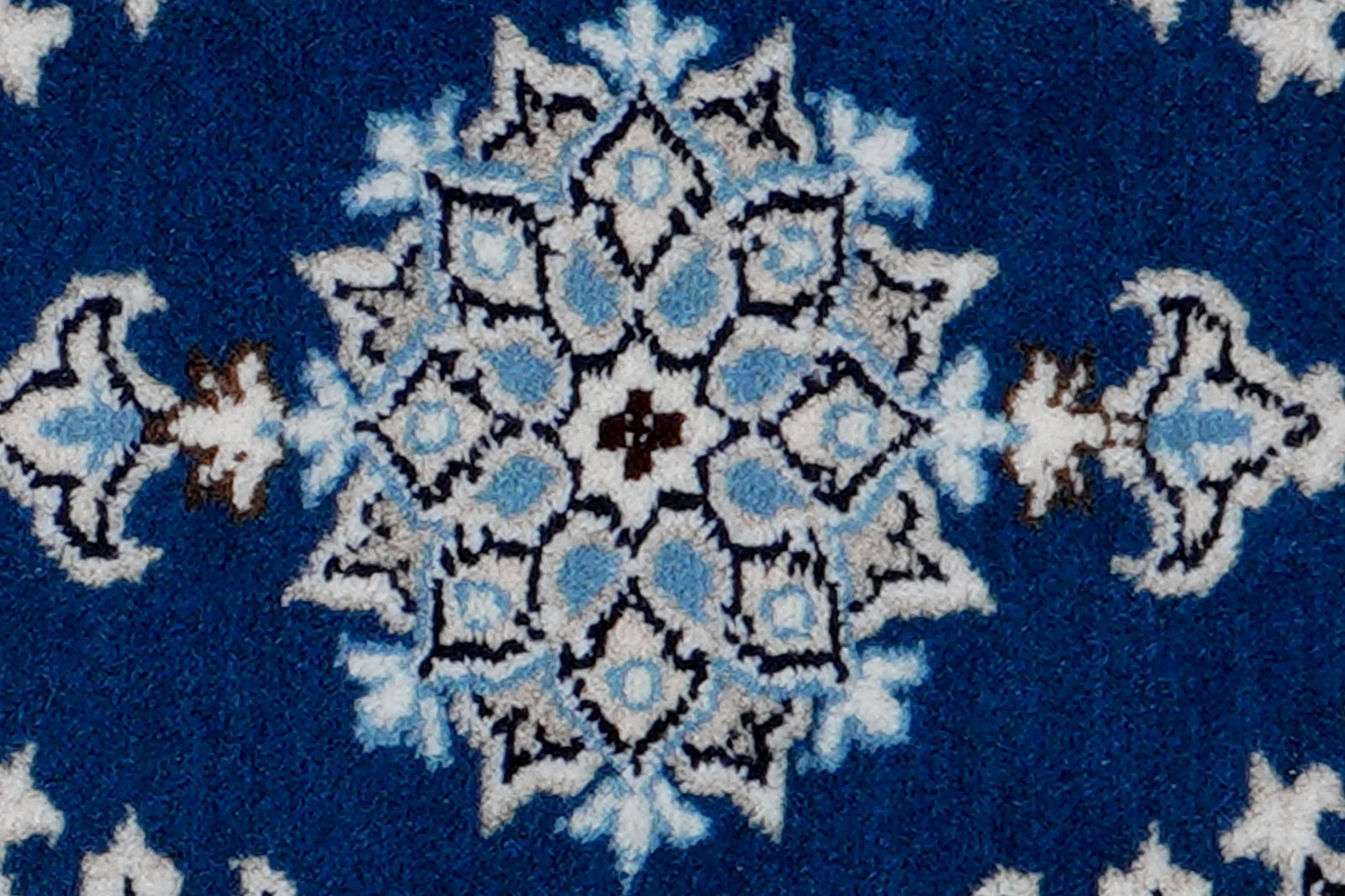 Nain 12La — Hand-knotted, 40x56 cm, Blue, 100% Virgin Wool | View 6