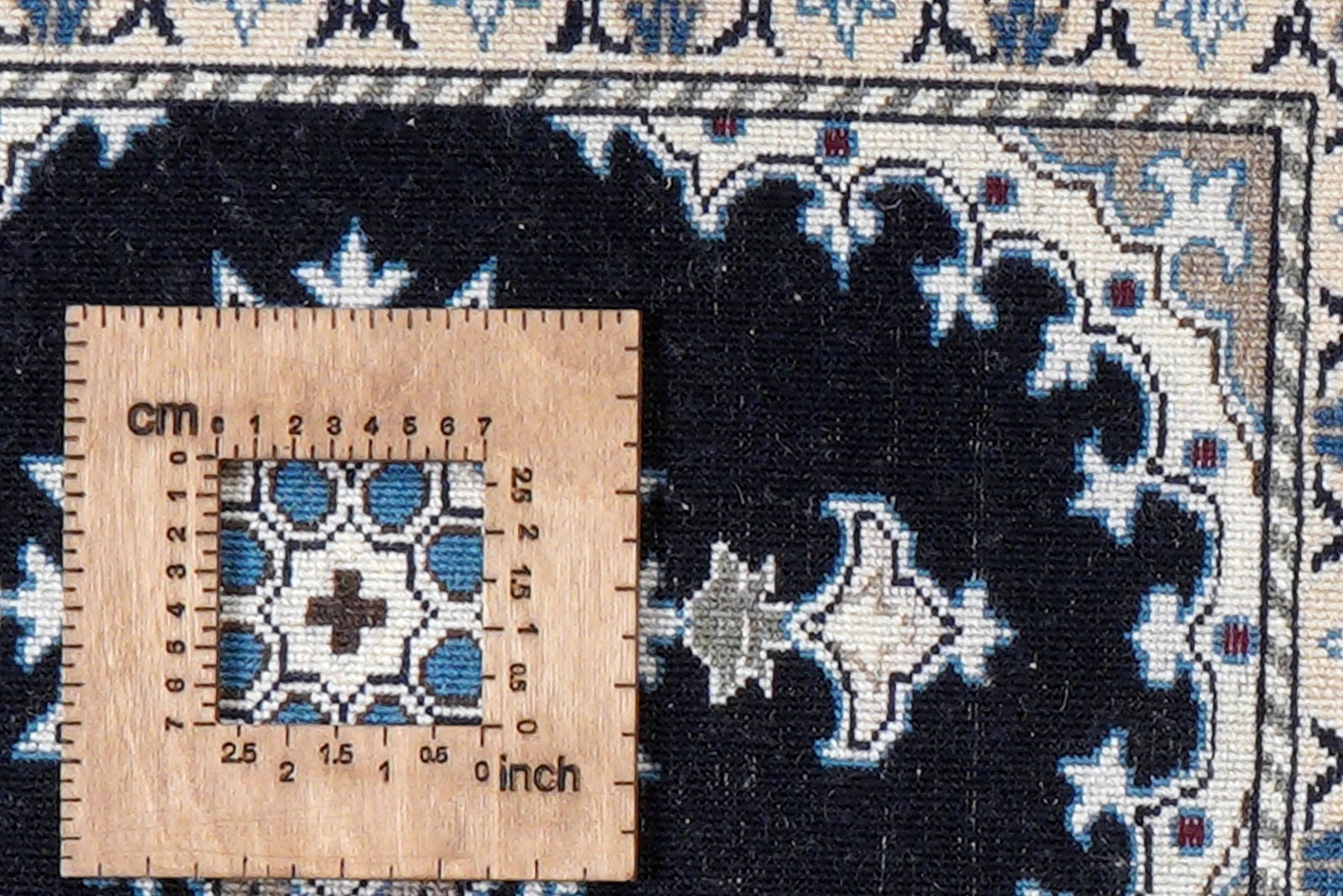 Nain 12La — Hand-knotted, 41x62 cm, Blue, 100% Virgin Wool | View 8