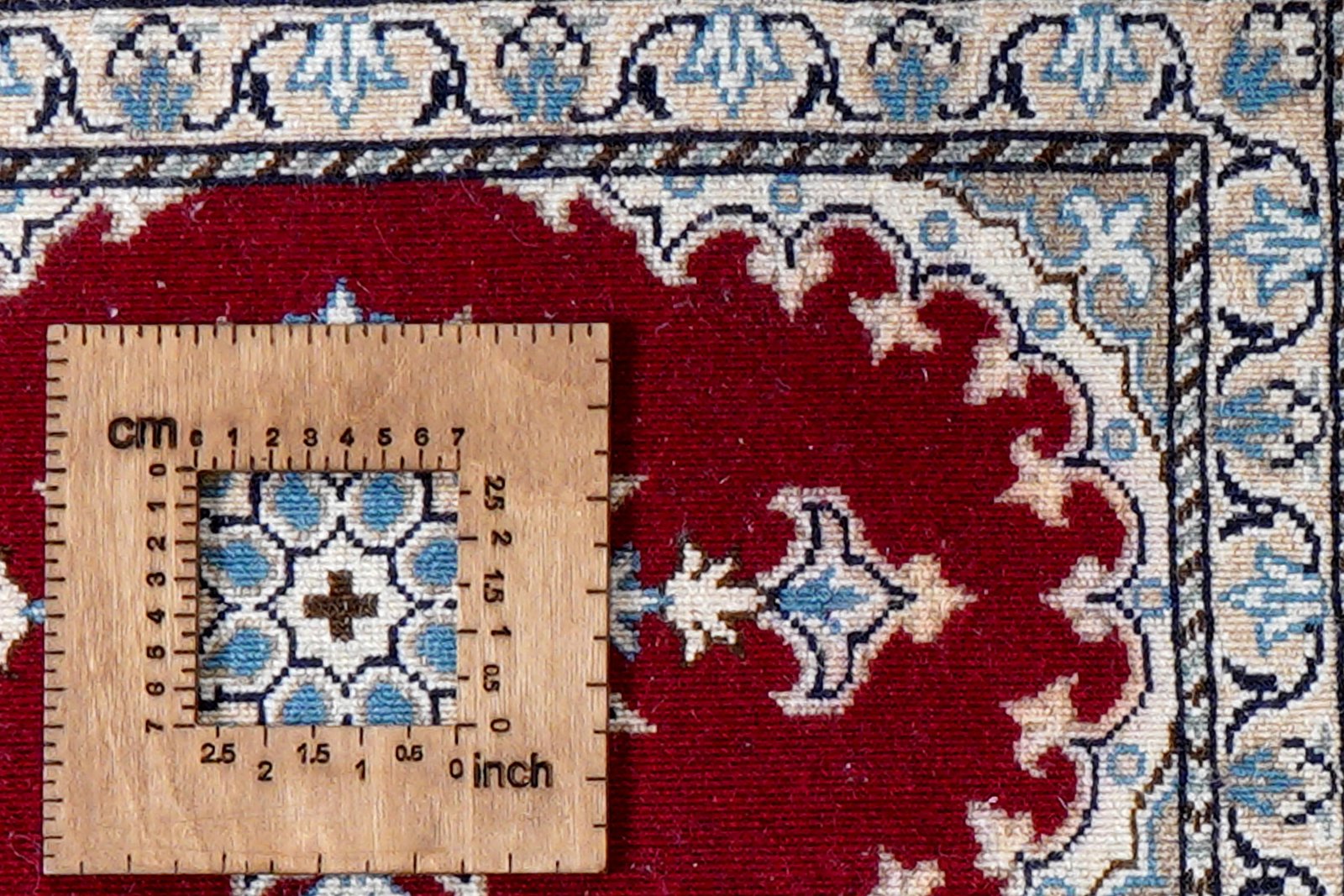 Nain 12La — Hand-knotted, 39x59 cm, Multicolor, 100% Virgin Wool | View 8