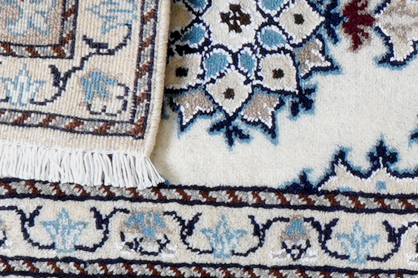 Nain 12La — Hand-knotted, 39x62 cm, Beige, 100% Virgin Wool | View 7