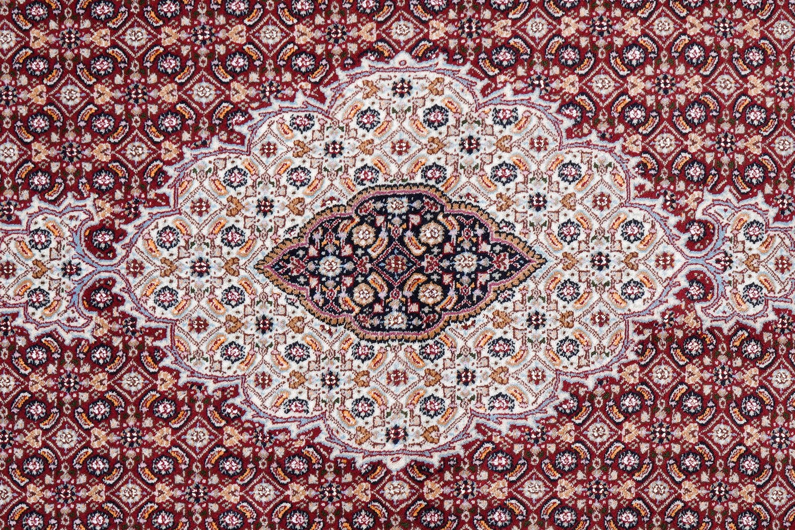 Moud Mahi — Hand-knotted, 143x193 cm, Red, 100% Virgin Wool | View 6