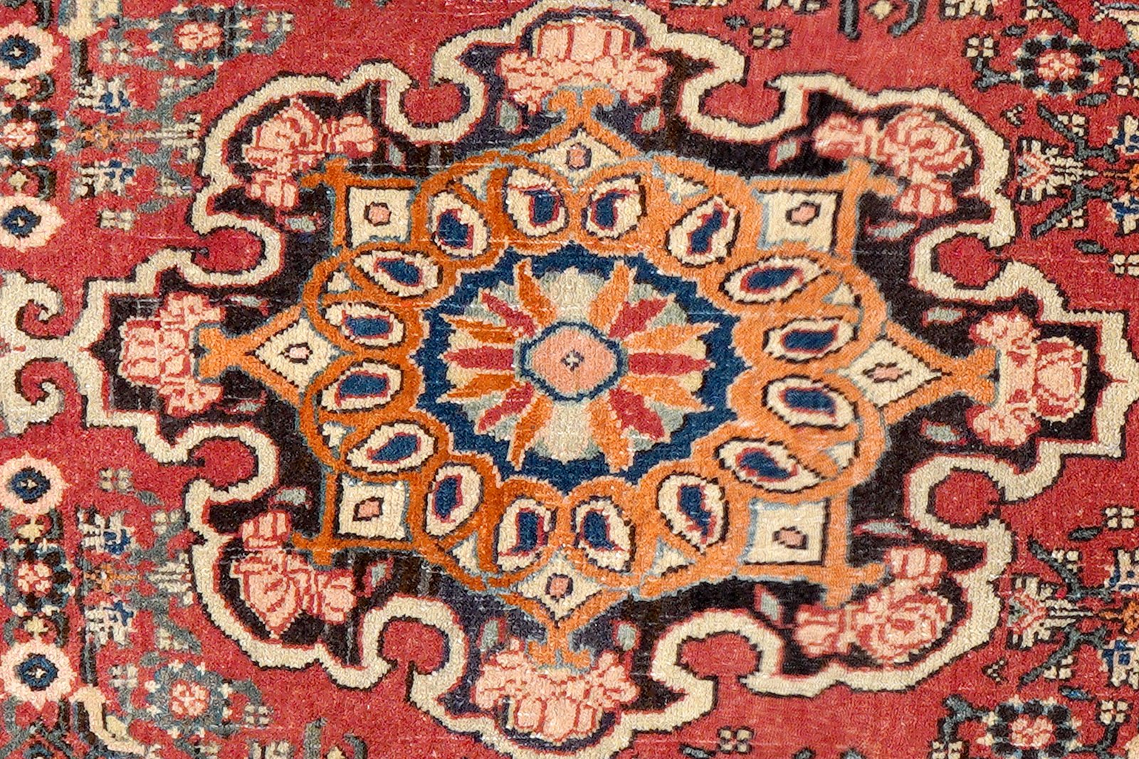 Heritage — Hand-knotted, 107x172 cm, Red, 100% Virgin Wool | View 6