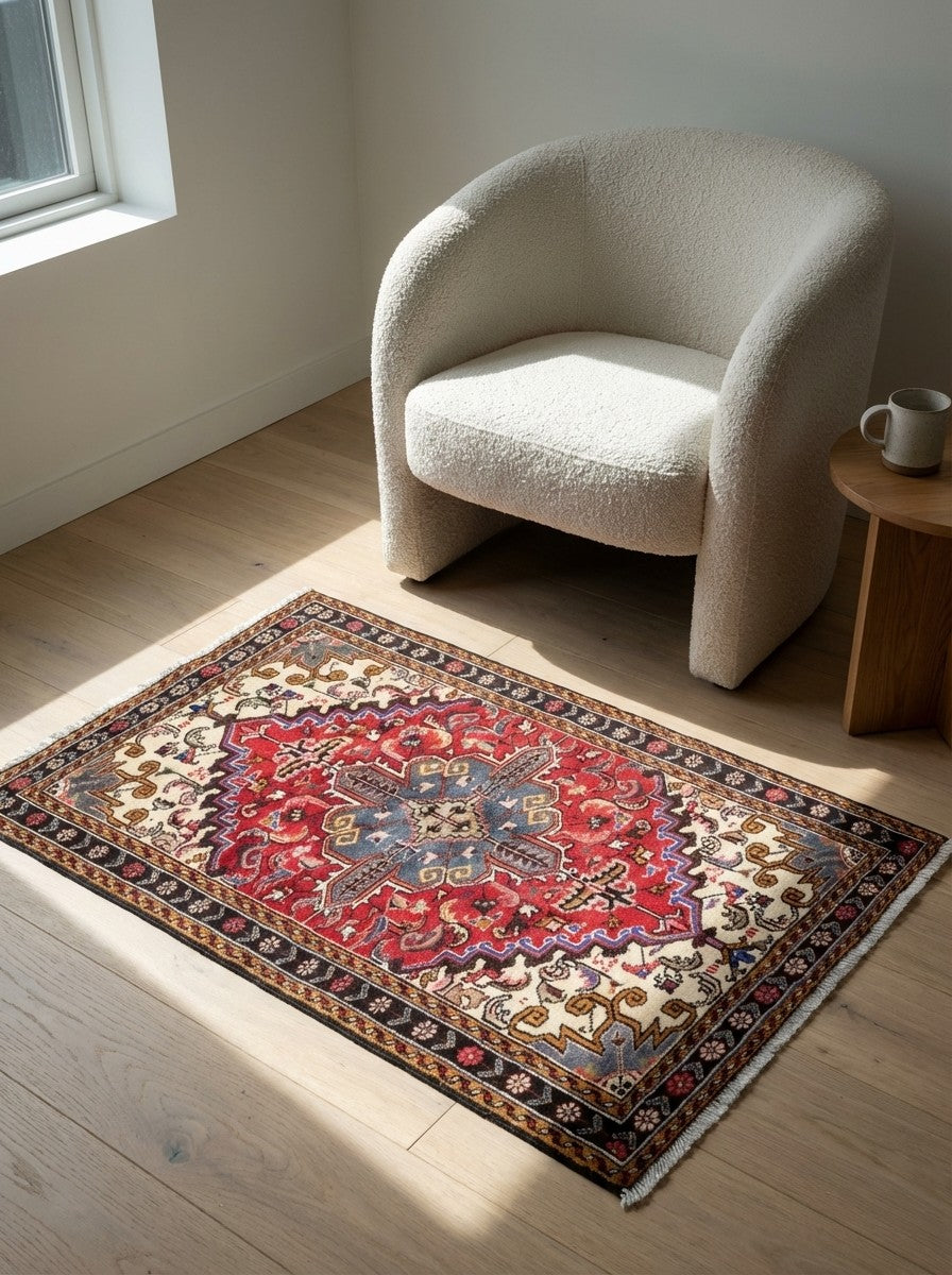 Mehrewan — Hand-knotted, 102x150 cm, Red, 100% Virgin Wool | Detail view