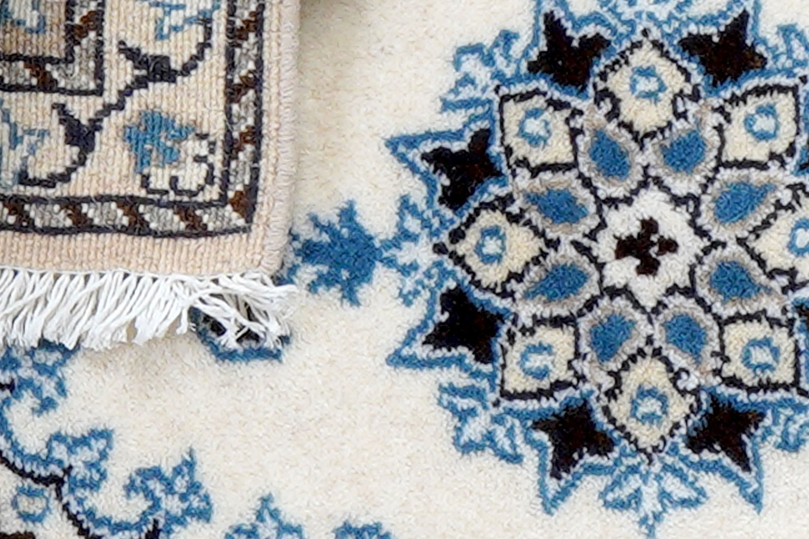 Nain 12La — Hand-knotted, 39x62 cm, Beige, 100% Virgin Wool | View 7