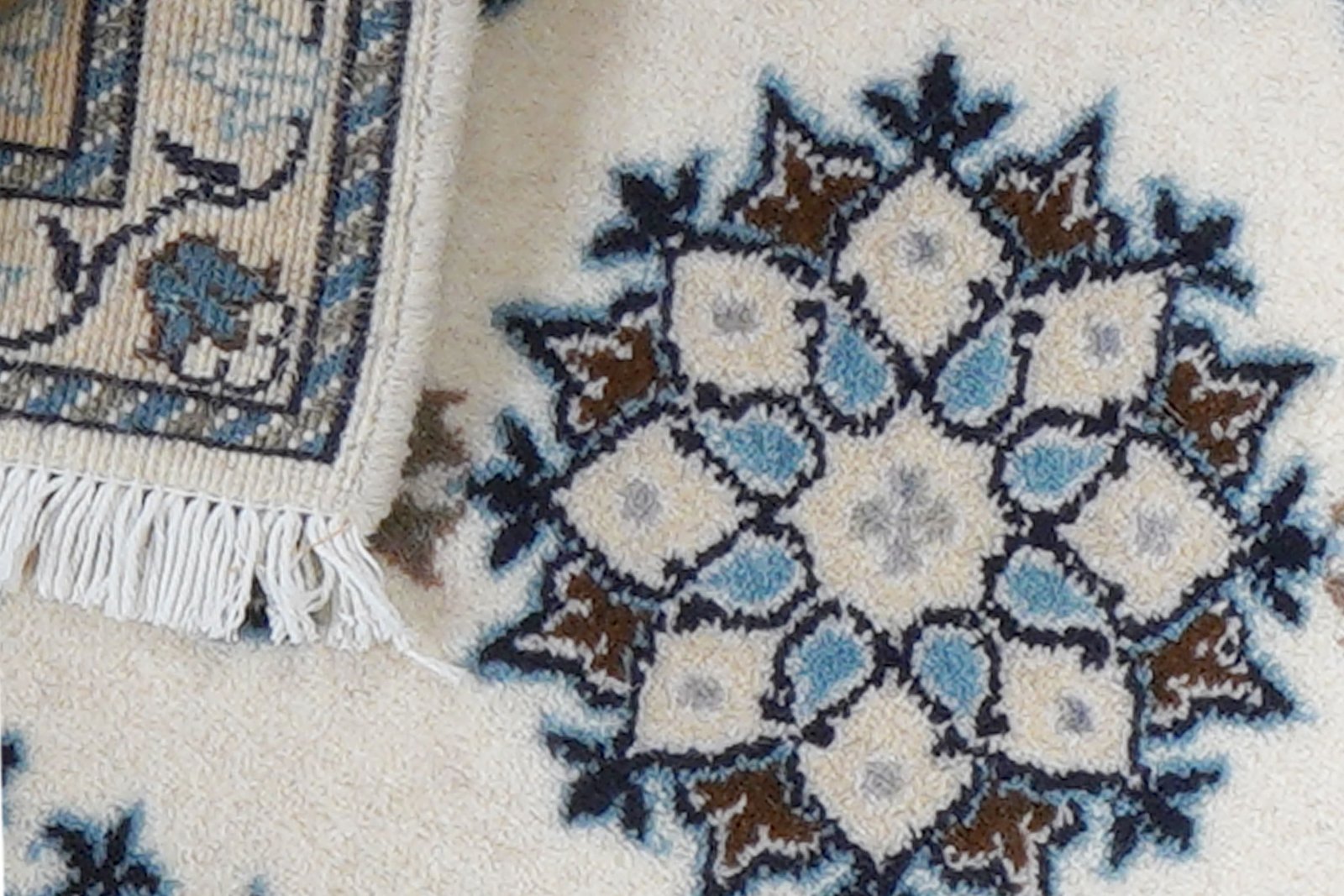 Nain 12La — Hand-knotted, 39x58 cm, Beige, 100% Virgin Wool | View 7