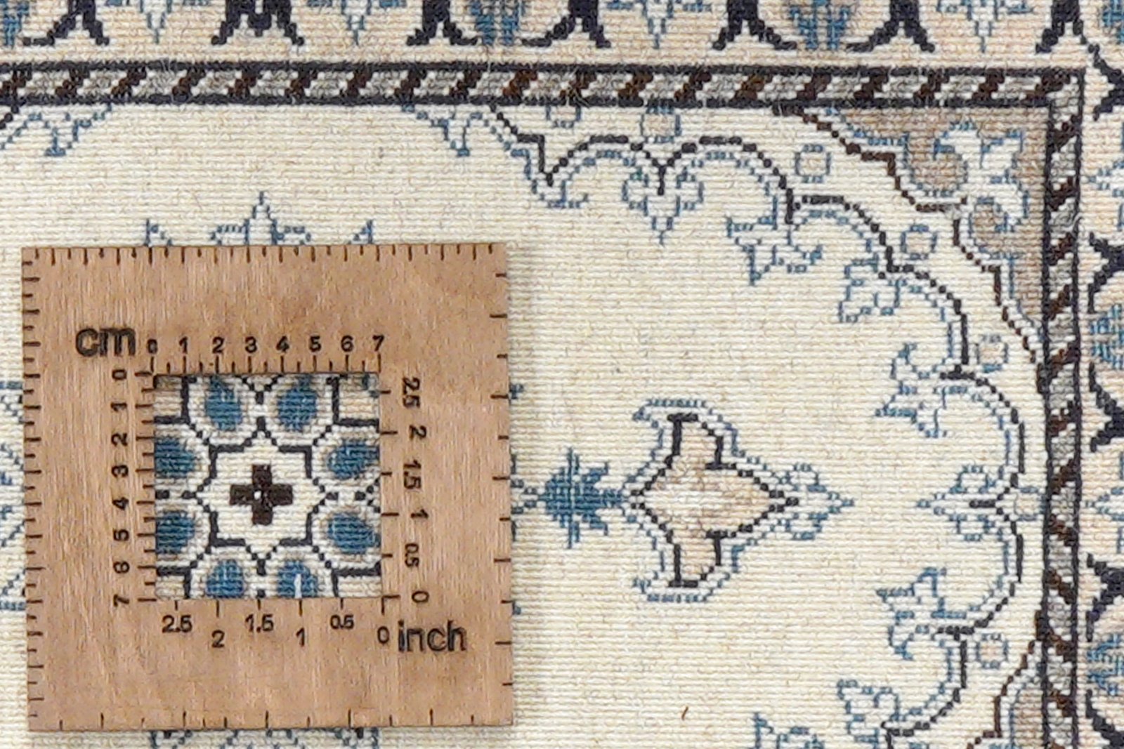 Nain 12La — Hand-knotted, 39x64 cm, Multicolor, 100% Virgin Wool | View 8