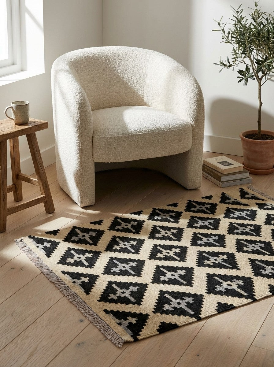 Kelim Gashgai — Handmade, 83x117 cm, Beige, 100% Virgin Wool | Detail view