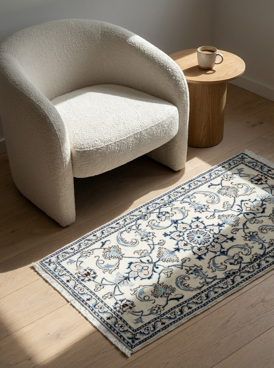 Nain 12La — Hand-knotted, 66x138 cm, Beige, 100% Virgin Wool | Detail view