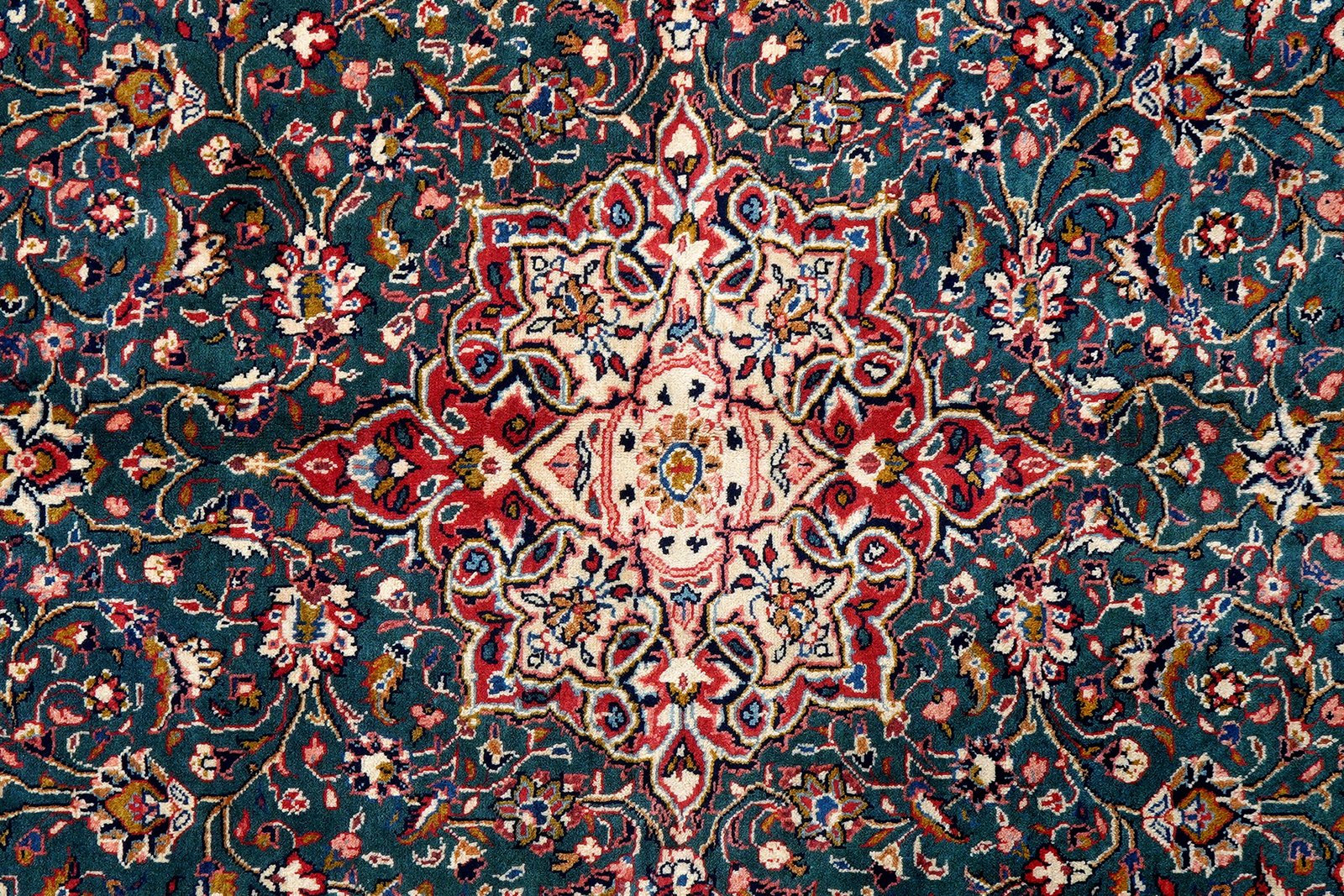 Sarough — Hand-knotted, 133x201 cm, Green, 100% Virgin Wool | View 6