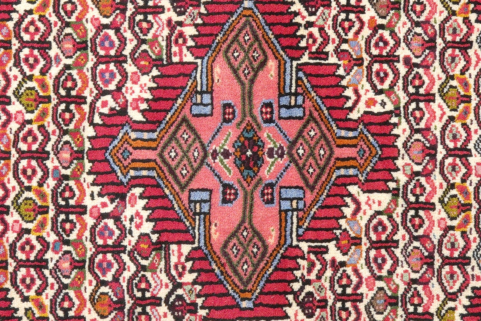 Assadabad — Hand-knotted, 80x116 cm, Beige, 100% Virgin Wool | View 6