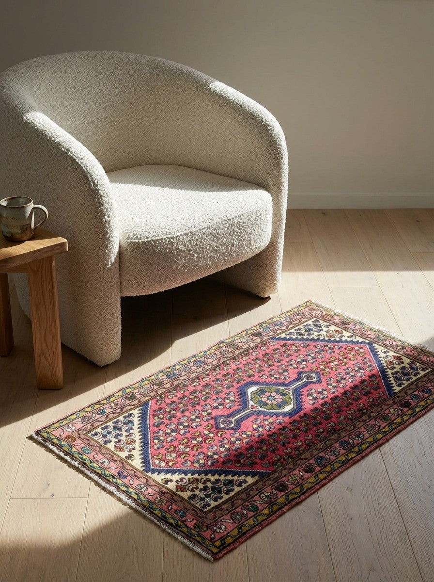 Kolyai — Hand-knotted, 60x104 cm, Red, 100% Virgin Wool | Detail view