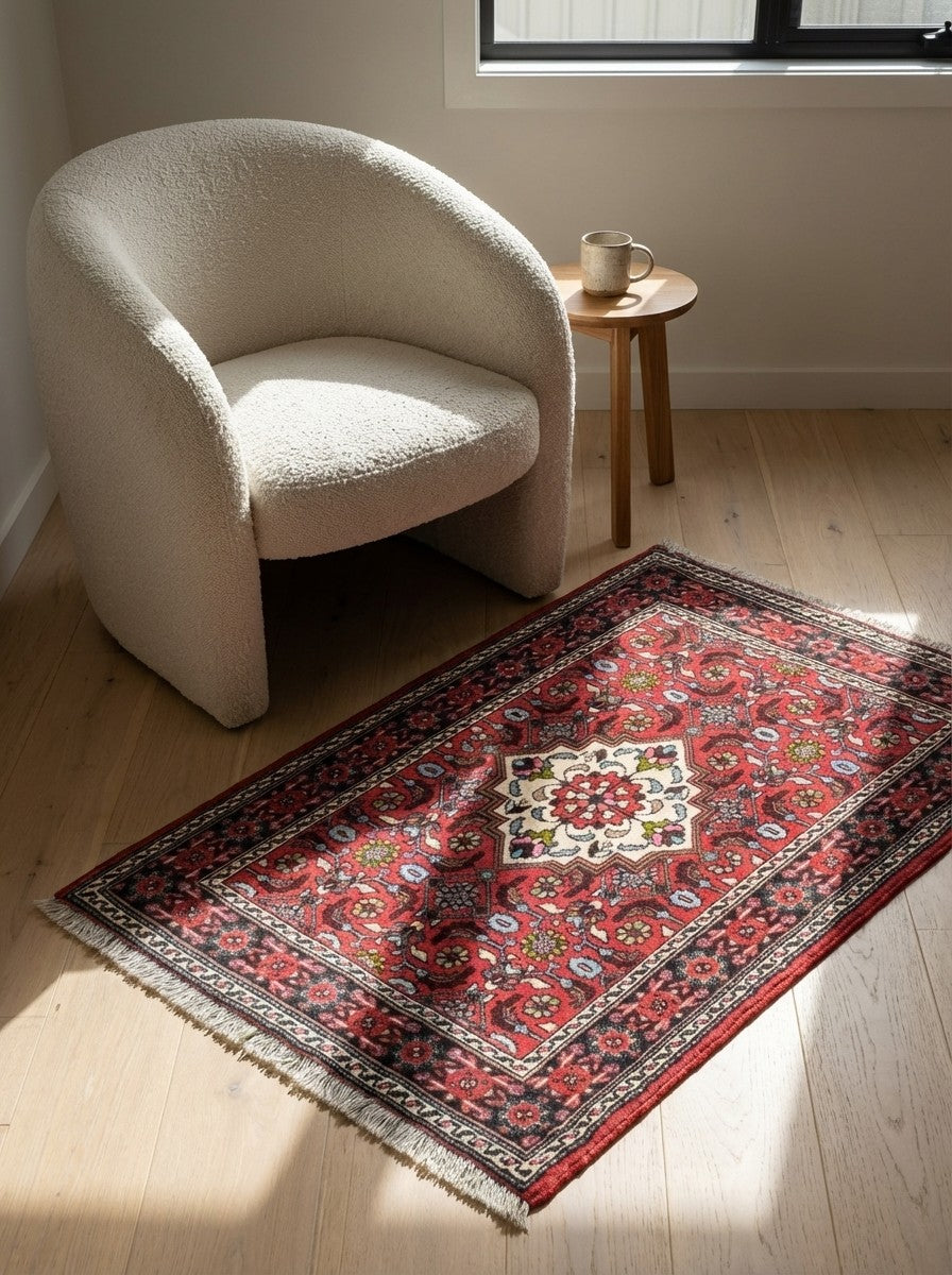 Goltuk — Hand-knotted, 61x102 cm, Red, 100% Virgin Wool | Detail view