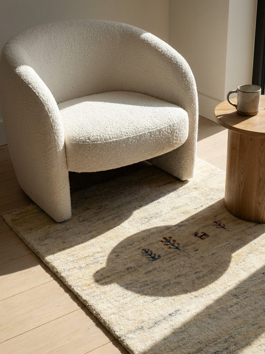 Gabbeh — Hand-knotted, 84x127 cm, Beige, 100% Virgin Wool | Detail view