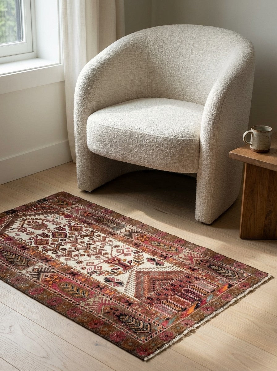 Heritage — Hand-knotted, 101x176 cm, Brown, 100% Virgin Wool | Detail view