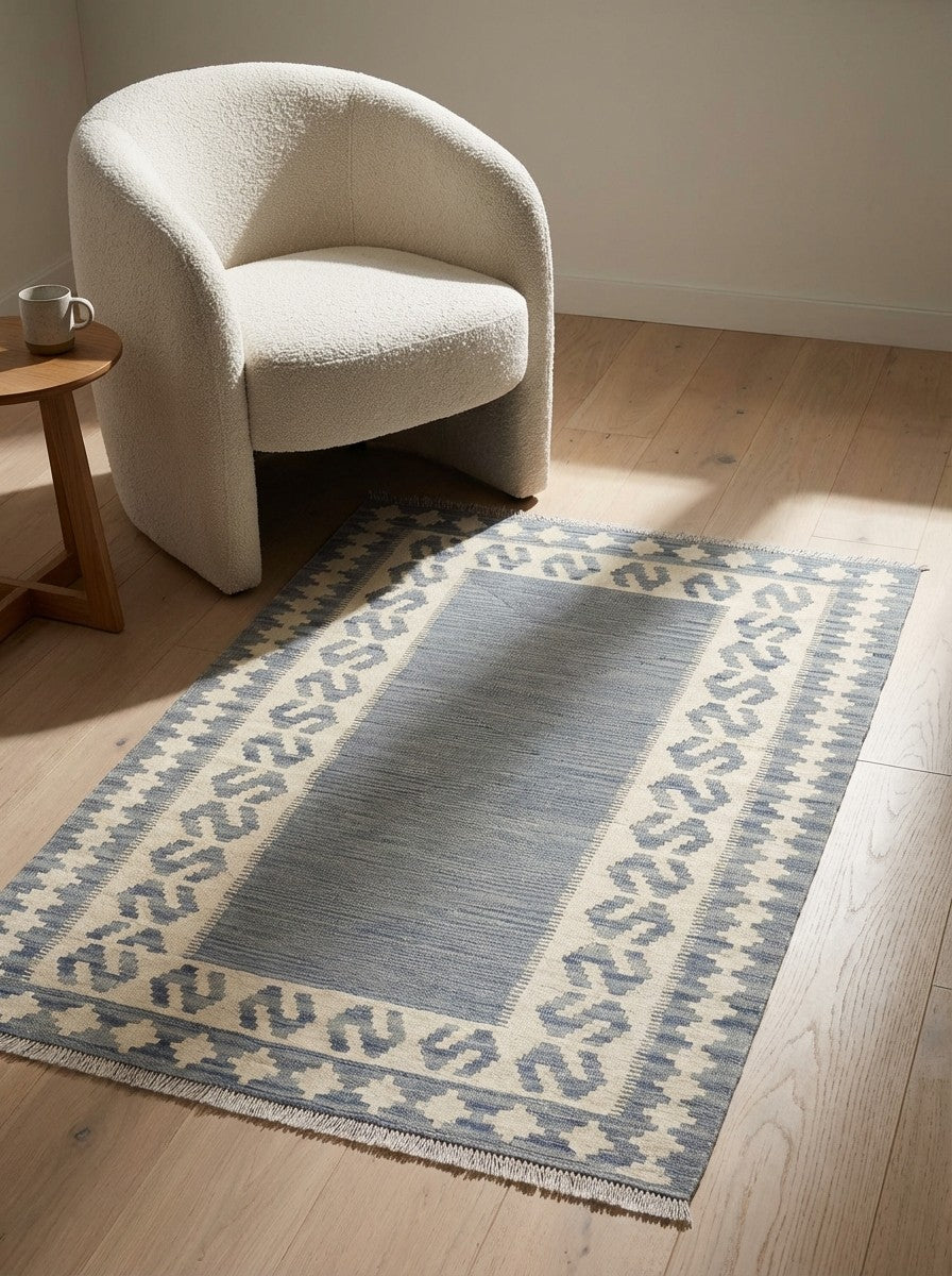 Kelim Gashgai — Handmade, 103x148 cm, Grey, 100% Virgin Wool | Detail view