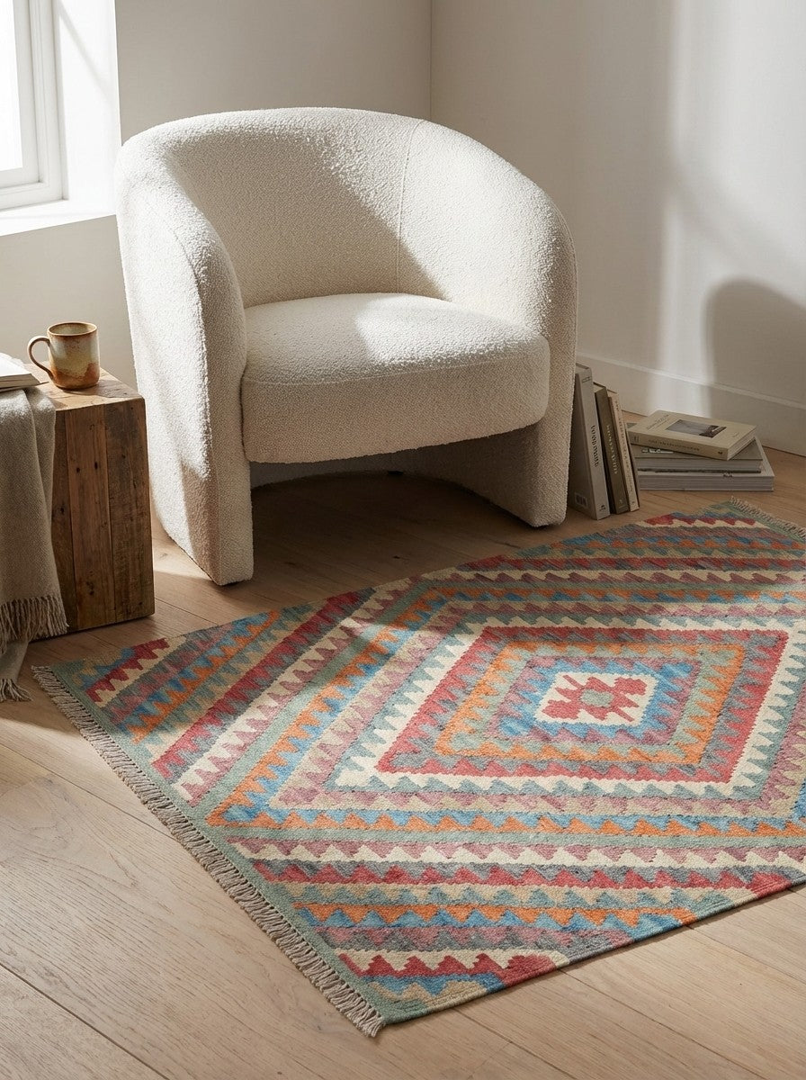 Kelim Gashgai — Handmade, 97x132 cm, Multicolor, 100% Virgin Wool | Detail view